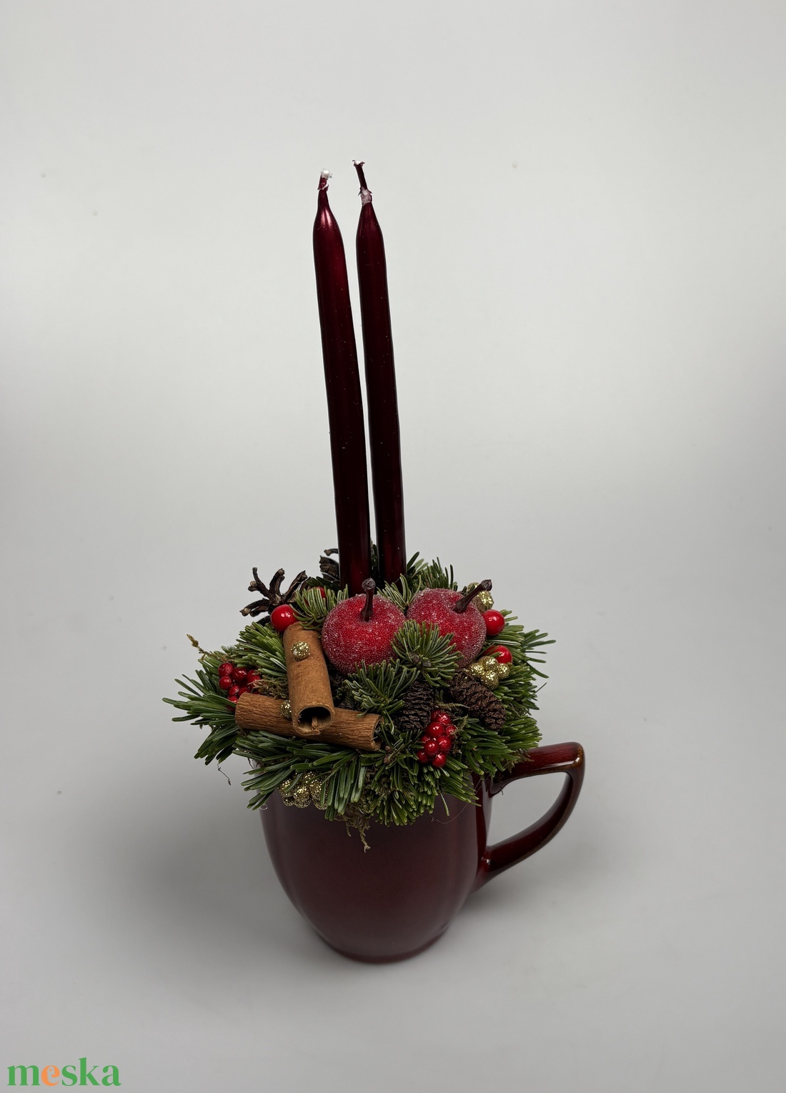 Burgundi vörös bögrére épült, 2 bordó ceruzagyertás adventi asztaldísz örökzöldekkel (XM-53) - karácsony - adventi díszek - adventi asztaldísz - Meska.hu