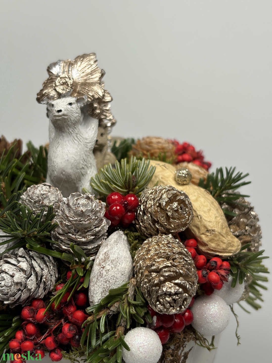 Állatok karácsonya mese alapján fenyőfát szállító autós karácsonyi bögrére épült adventi dísz  (XM-54) - karácsony - adventi díszek - adventi asztaldísz - Meska.hu