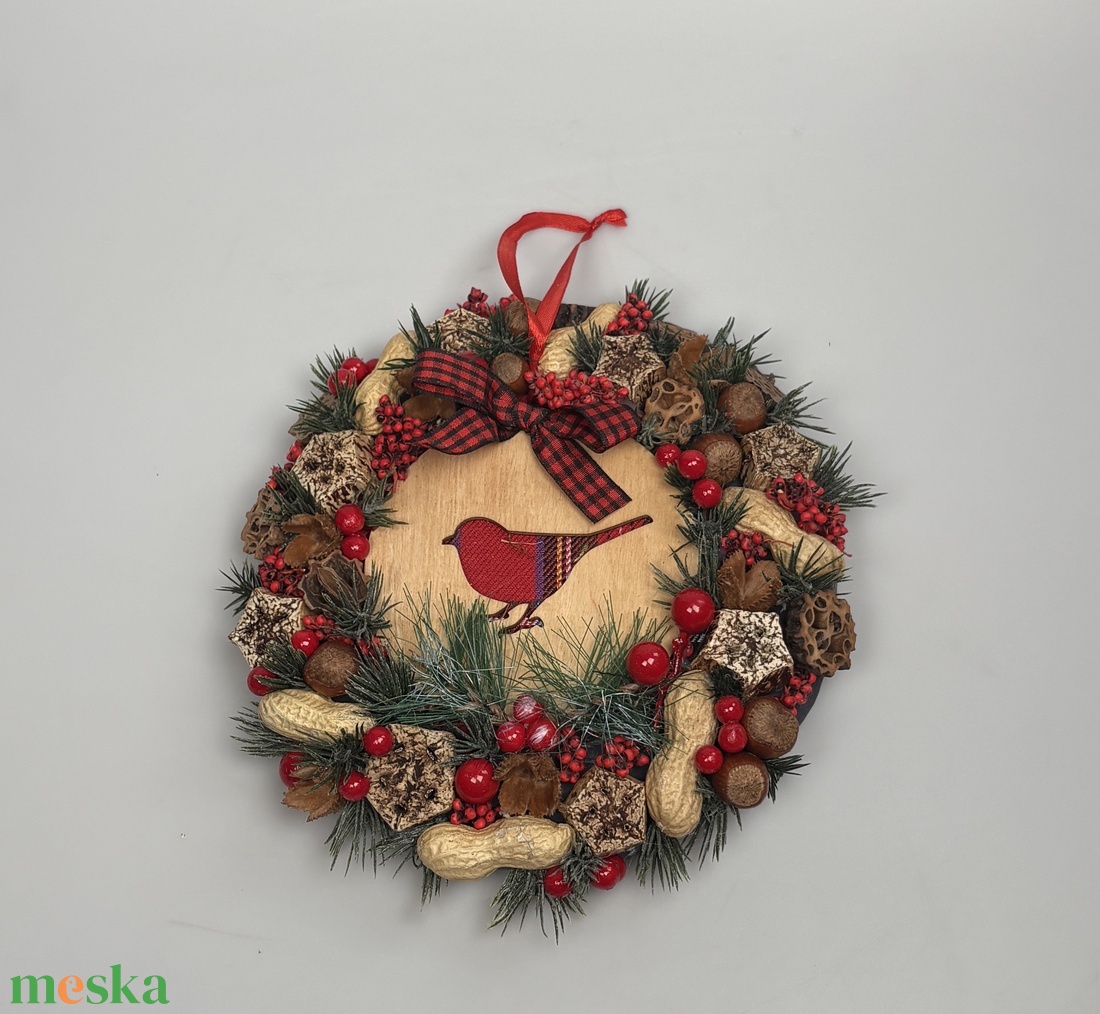 Vörösbegy mintás, gazdagon díszített karácsonyi terméskopogtató (XW-03) - karácsony - adventi díszek - adventi ajtódísz - Meska.hu