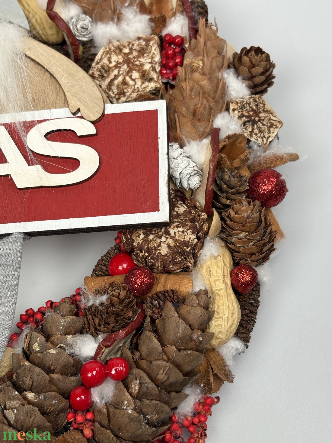 Manóapó karácsonya - gazdagon díszített karácsonyi terméskopogtató (XW-09) - karácsony - adventi díszek - adventi ajtódísz - Meska.hu