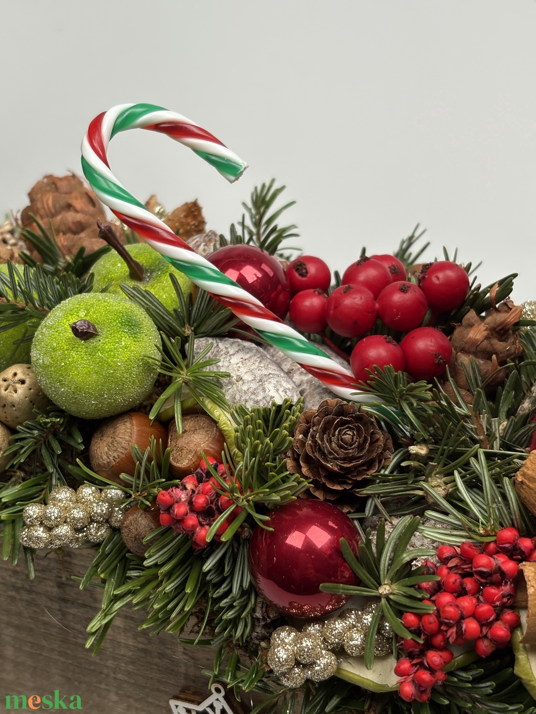 Manós fogat -  fémtalpas faszán ünnepi asztaldísz termésekkel és kellékekkel gazdagon díszítve - karácsony - adventi díszek - adventi asztaldísz - Meska.hu