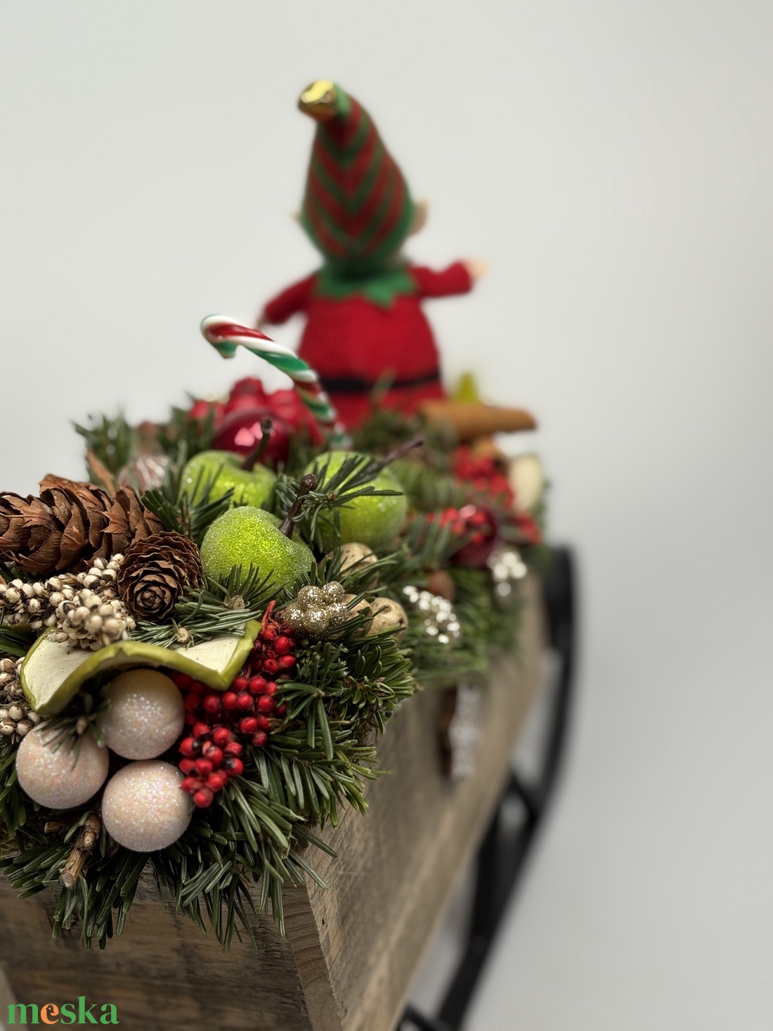 Manós fogat -  fémtalpas faszán ünnepi asztaldísz termésekkel és kellékekkel gazdagon díszítve - karácsony - adventi díszek - adventi asztaldísz - Meska.hu