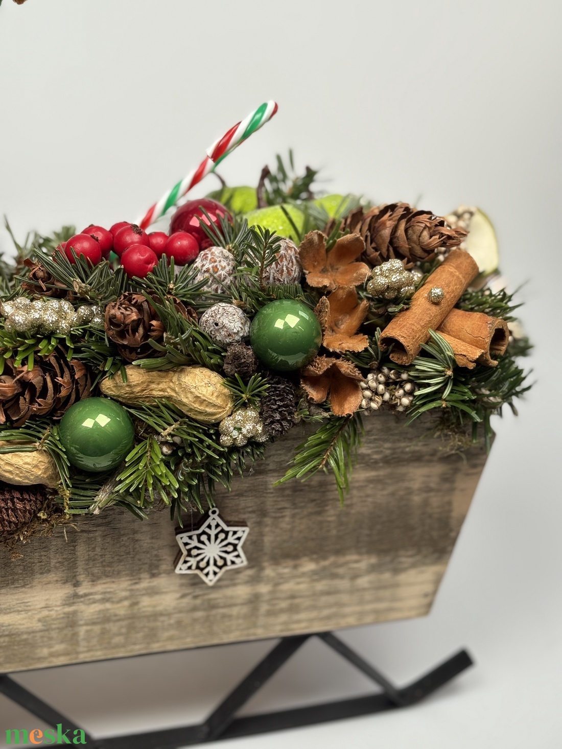 Manós fogat -  fémtalpas faszán ünnepi asztaldísz termésekkel és kellékekkel gazdagon díszítve - karácsony - adventi díszek - adventi asztaldísz - Meska.hu