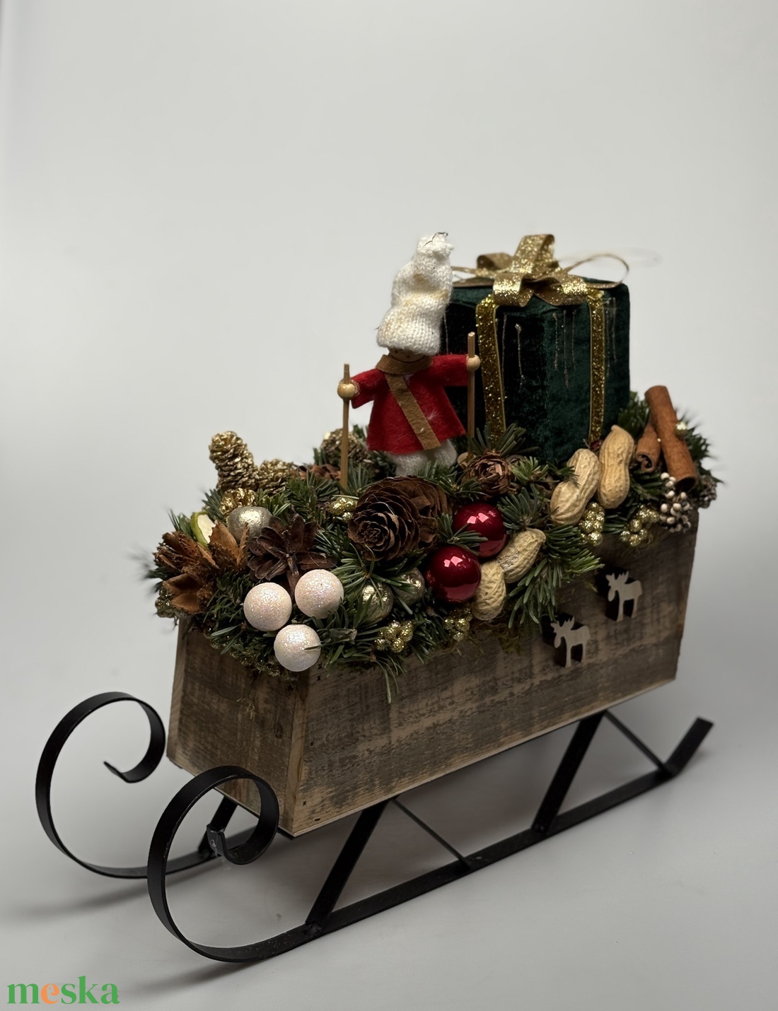 Ajándék fogat -  fémtalpas faszán ünnepi asztaldísz termésekkel és kellékekkel gazdagon díszítve - karácsony - adventi díszek - adventi asztaldísz - Meska.hu