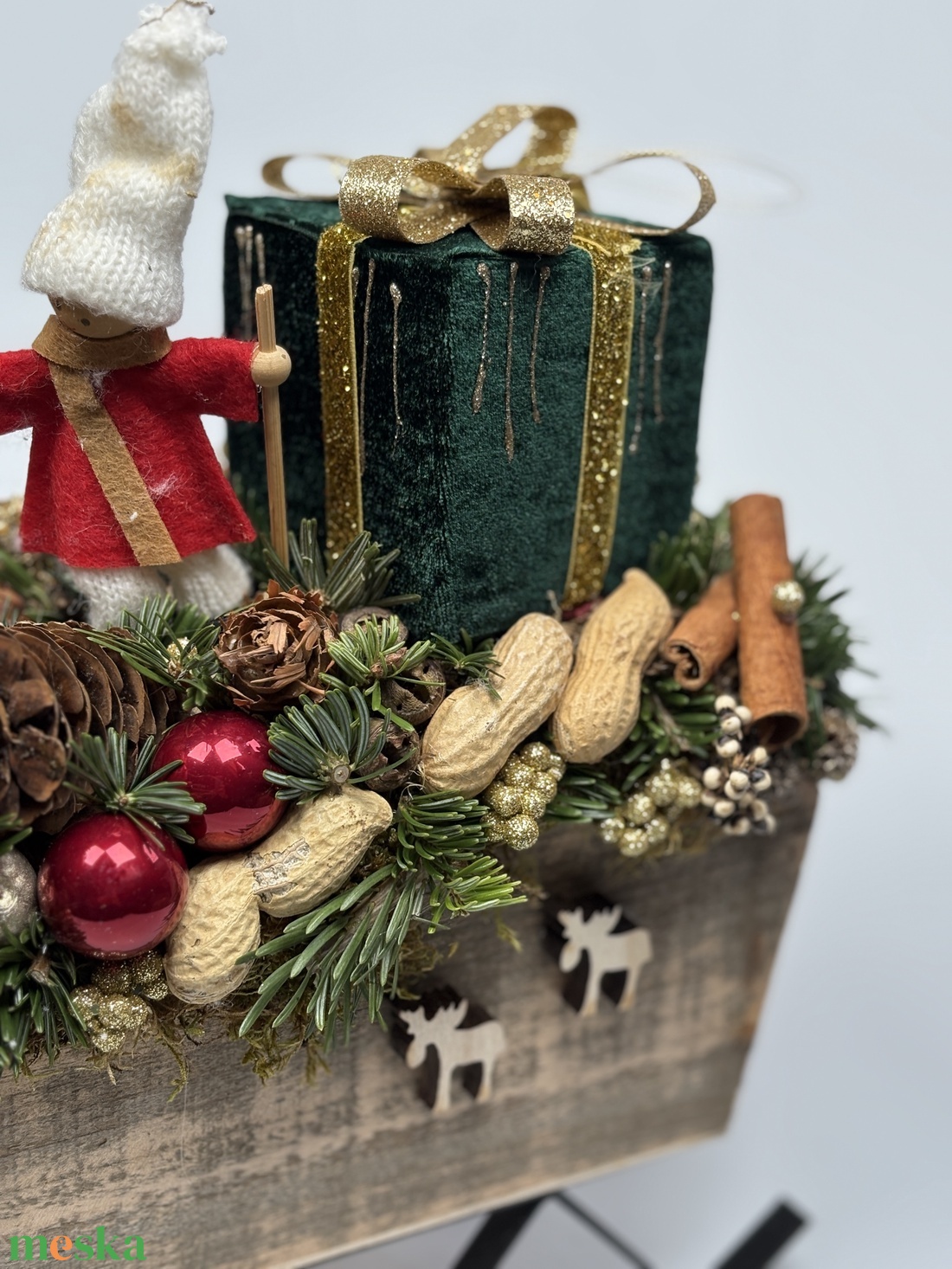 Ajándék fogat -  fémtalpas faszán ünnepi asztaldísz termésekkel és kellékekkel gazdagon díszítve - karácsony - adventi díszek - adventi asztaldísz - Meska.hu