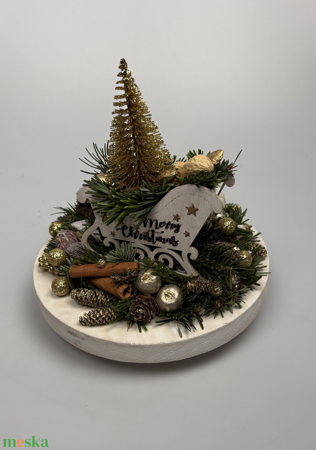 Karácsonyi cuccokkal tömött szán fatálo - ünnepi asztaldísz termésekkel és kellékekkel gazdagon díszítve  - karácsony - adventi díszek - adventi asztaldísz - Meska.hu