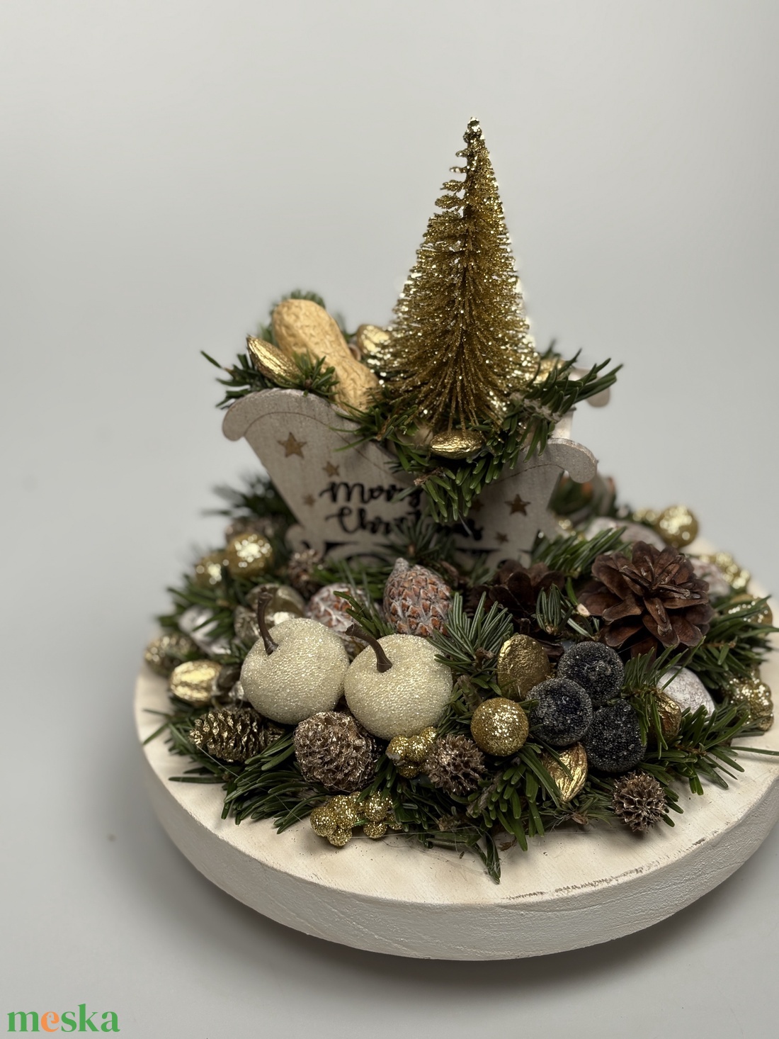 Karácsonyi cuccokkal tömött szán fatálo - ünnepi asztaldísz termésekkel és kellékekkel gazdagon díszítve  - karácsony - adventi díszek - adventi asztaldísz - Meska.hu