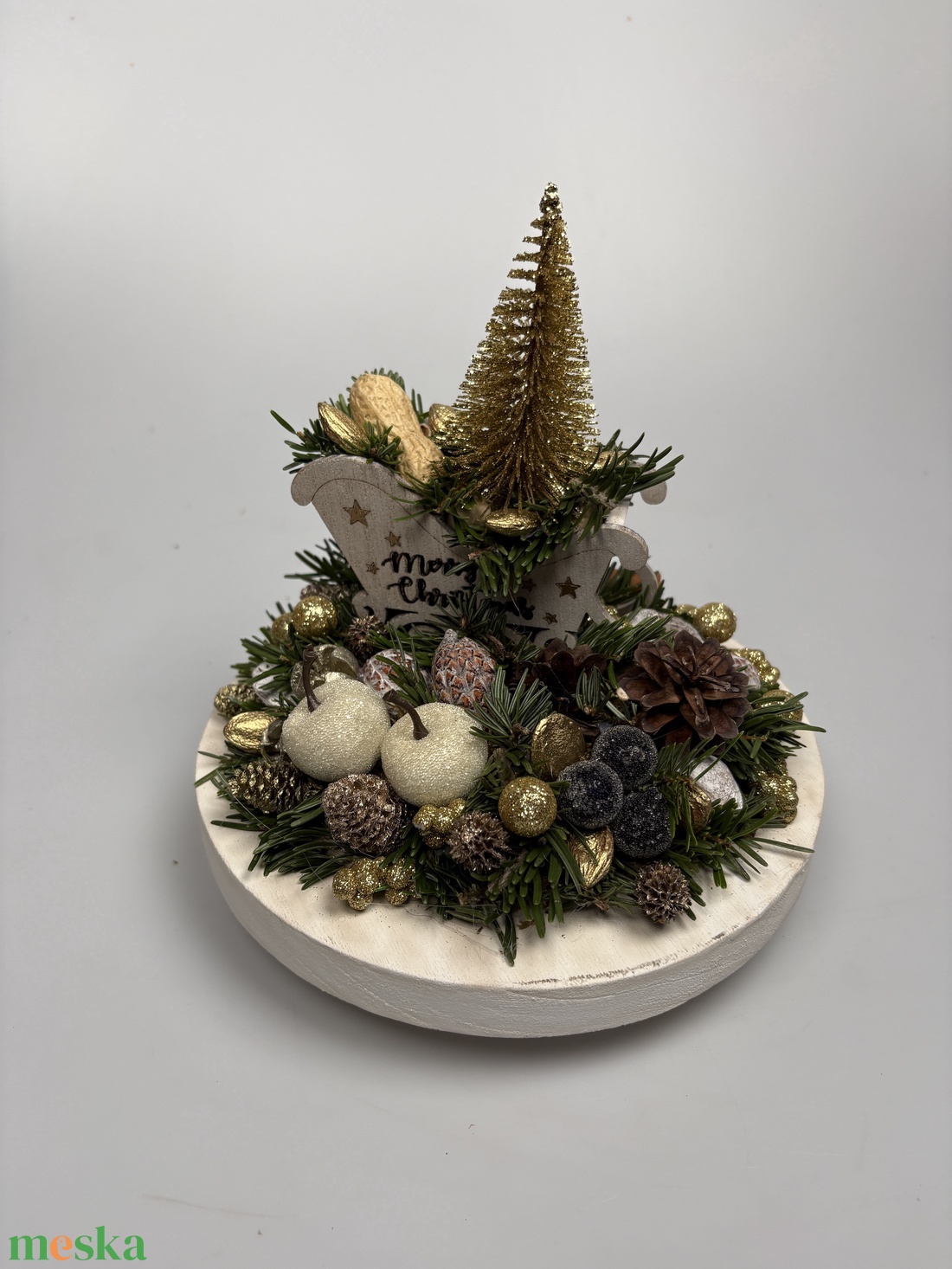 Karácsonyi cuccokkal tömött szán fatálo - ünnepi asztaldísz termésekkel és kellékekkel gazdagon díszítve  - karácsony - adventi díszek - adventi asztaldísz - Meska.hu