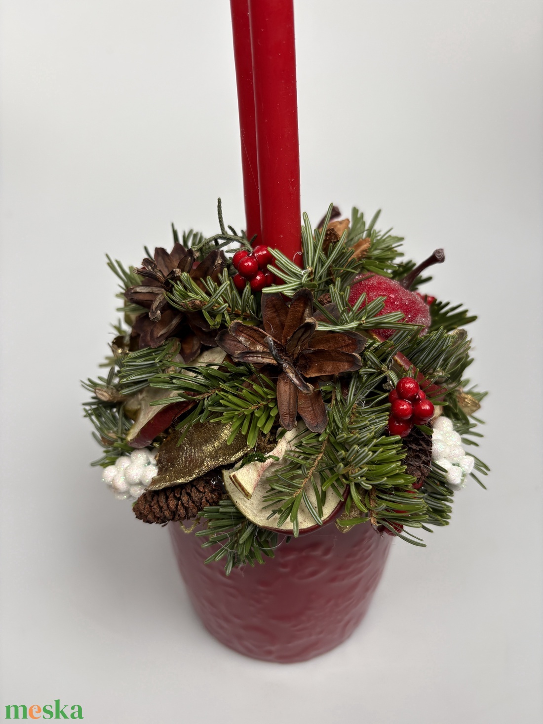 Piros karácsonyi bögrére épült, 2 piros ceruzagyertyával díszített adventi asztaldísz (XM-64) - karácsony - adventi díszek - adventi asztaldísz - Meska.hu