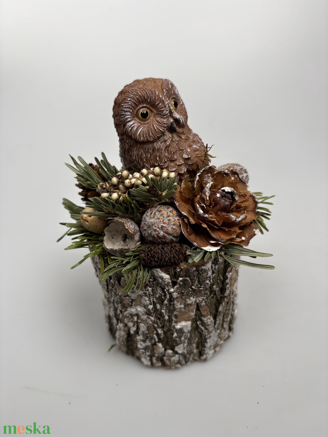 2 újévi fogadalom egy csapásra egy cédrusrózsa mellett balra pihenő barna baglyos téli asztaldísz segítségével - otthon & életmód - dekoráció - virágdísz és tartó - csokor & virágdísz - Meska.hu