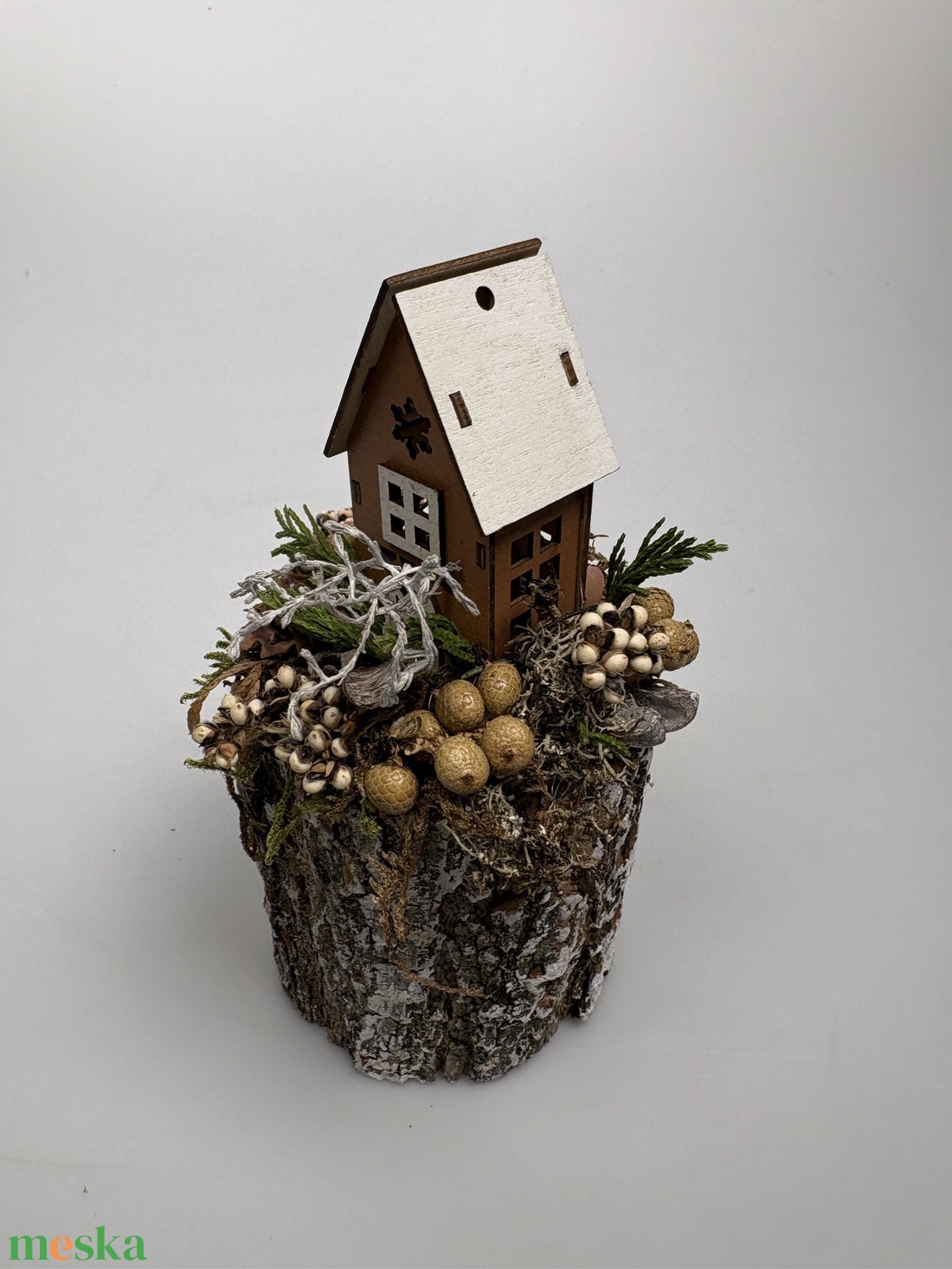 Barna házikó a hegytetőn - szombolikus virágdísz, ha magányra, pihenésre vagy elvonulásra vágysz - otthon & életmód - dekoráció - virágdísz és tartó - csokor & virágdísz - Meska.hu