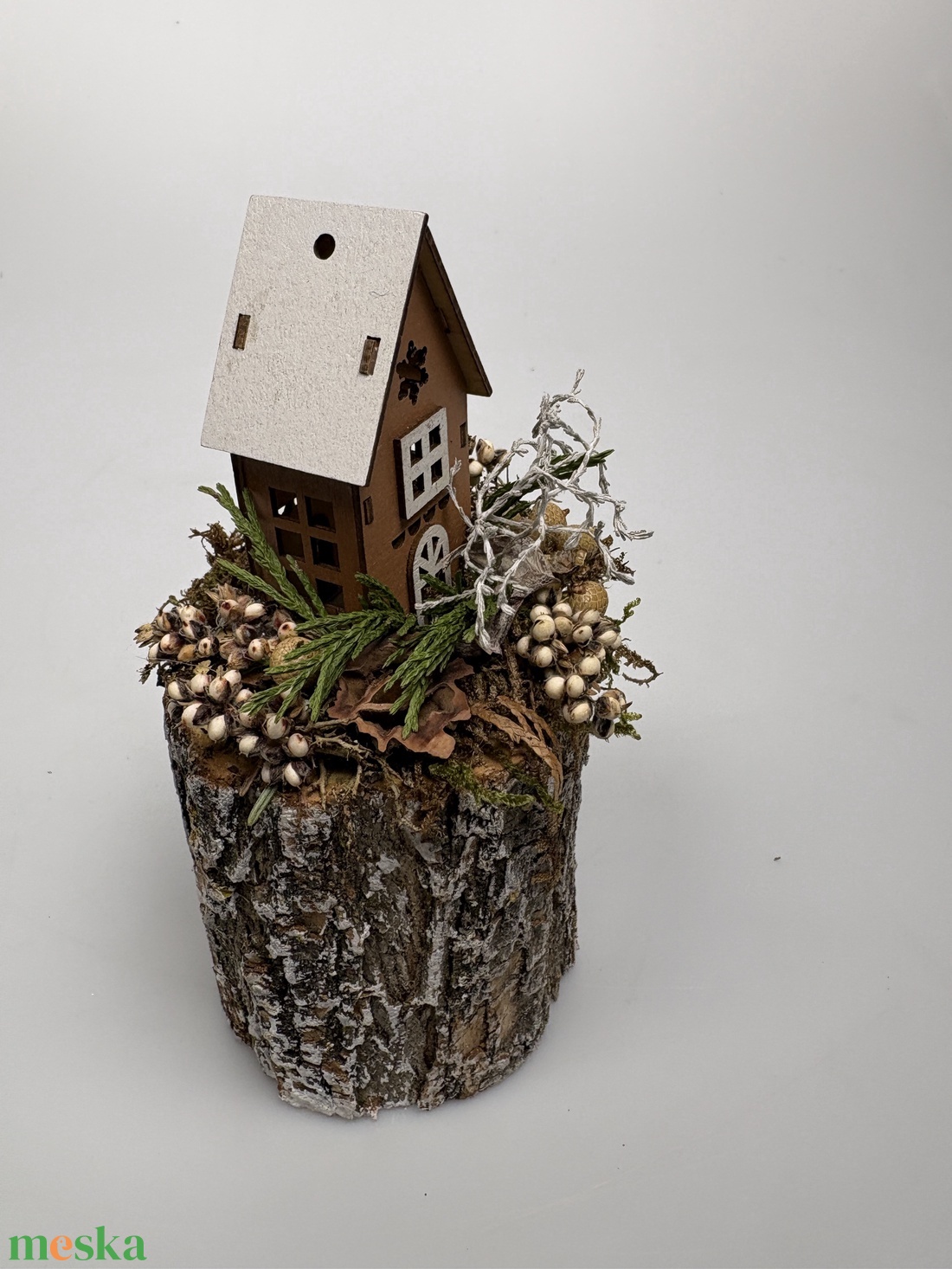 Barna házikó a hegytetőn - szombolikus virágdísz, ha magányra, pihenésre vagy elvonulásra vágysz - otthon & életmód - dekoráció - virágdísz és tartó - csokor & virágdísz - Meska.hu