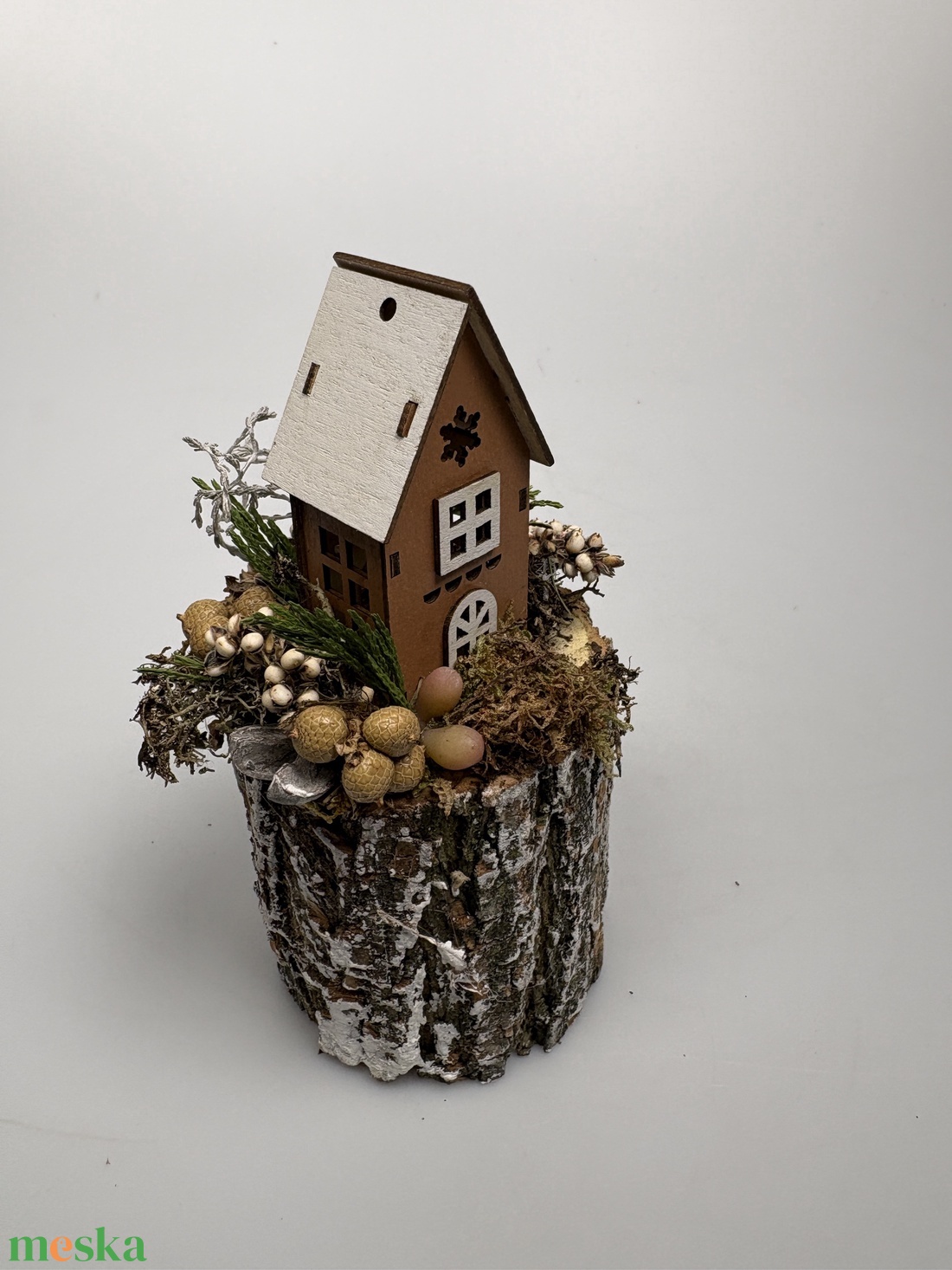 Barna házikó a hegytetőn - szombolikus virágdísz, ha magányra, pihenésre vagy elvonulásra vágysz - otthon & életmód - dekoráció - virágdísz és tartó - csokor & virágdísz - Meska.hu