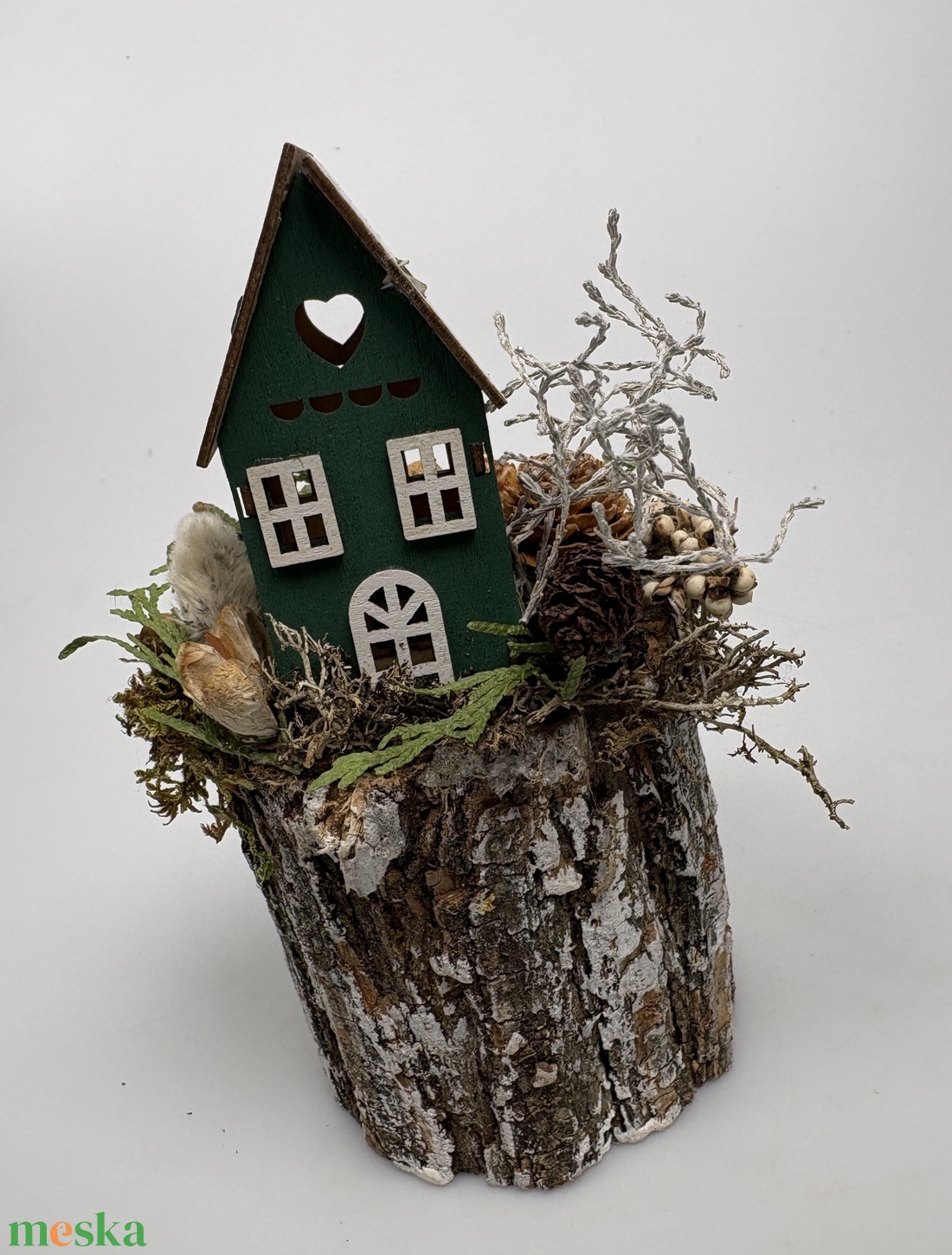 Zöld házikó a hegytetőn - szombolikus virágdísz, ha magányra, pihenésre vagy elvonulásra vágysz - otthon & életmód - dekoráció - virágdísz és tartó - csokor & virágdísz - Meska.hu