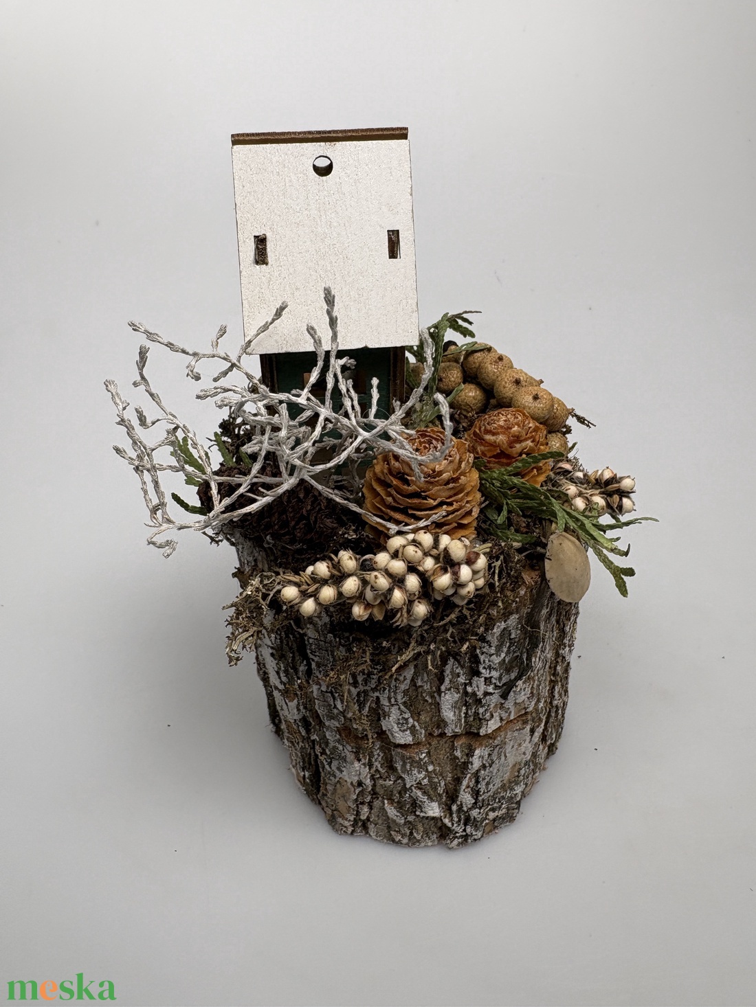 Zöld házikó a hegytetőn - szombolikus virágdísz, ha magányra, pihenésre vagy elvonulásra vágysz - otthon & életmód - dekoráció - virágdísz és tartó - csokor & virágdísz - Meska.hu