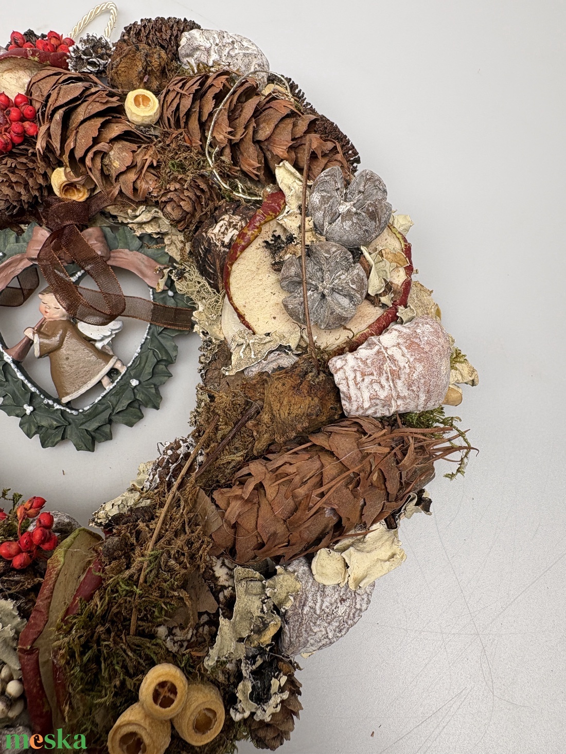 Angyalok kertje - síkalapos terméskopogtató egy szívünkbe zárt angyalkával - otthon & életmód - dekoráció - ajtó- és ablak dekoráció - ajtódísz & kopogtató - Meska.hu