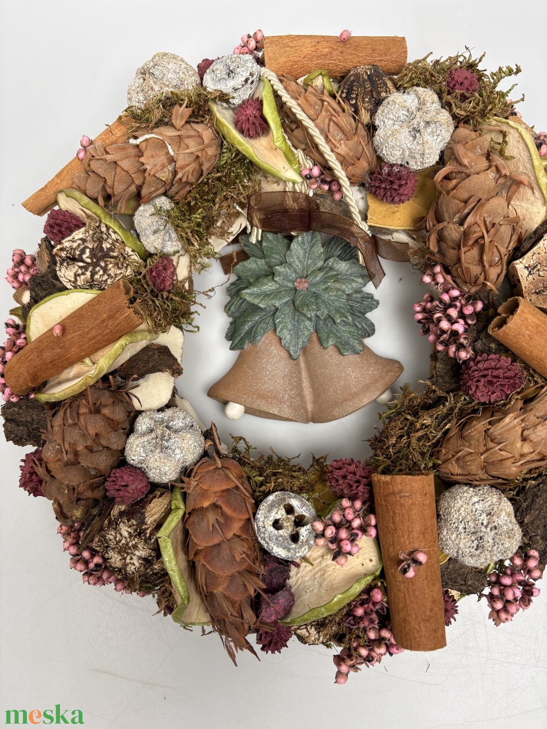 Pinka - harangocska, síkalapos terméskopogtató himbálózó, barna csengőkkel  - otthon & életmód - dekoráció - ajtó- és ablak dekoráció - ajtódísz & kopogtató - Meska.hu