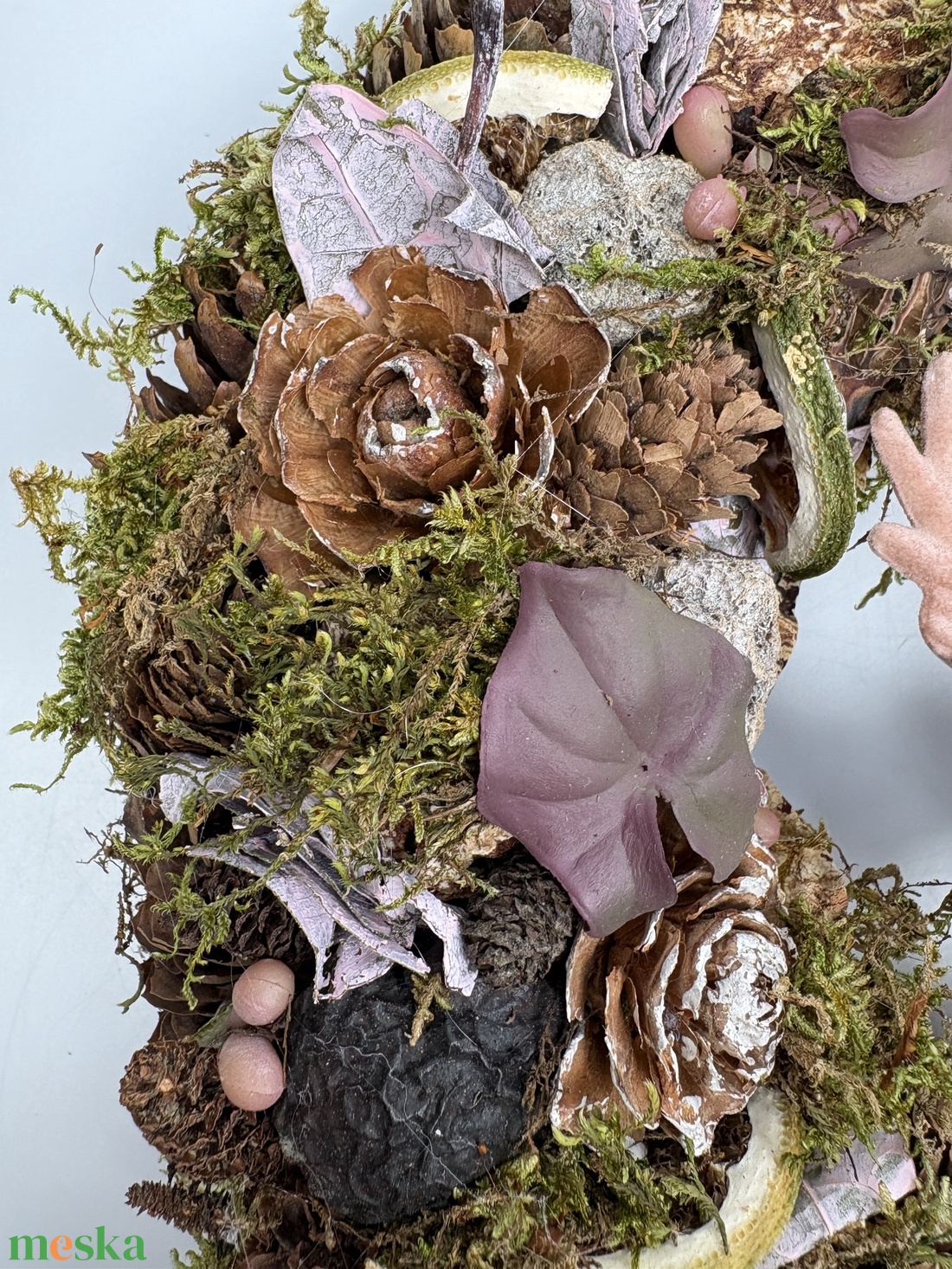 Szarvas a hegyormon- természközeli hangulatú, többévszakos, szalmaalapos tartós kopogtató - otthon & életmód - dekoráció - ajtó- és ablak dekoráció - ajtódísz & kopogtató - Meska.hu