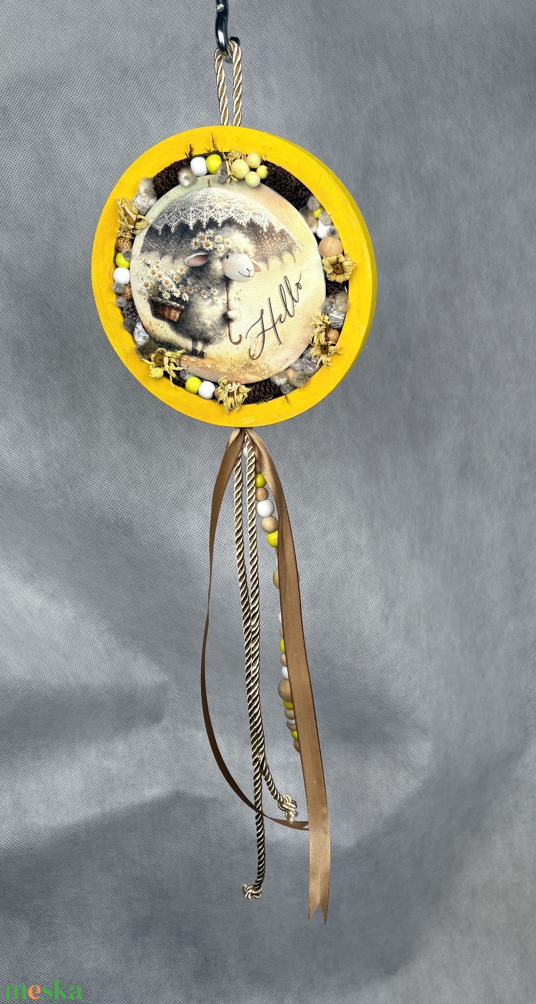 Csipkés napernyős - a Lógótálca Maxi Kollekció tavaszi kopogtató kínálatából gyöngy-szalaguszállyal  - otthon & életmód - virágdekoráció - virágdíszek - dekor koszorúk, kopogtatók - Meska.hu