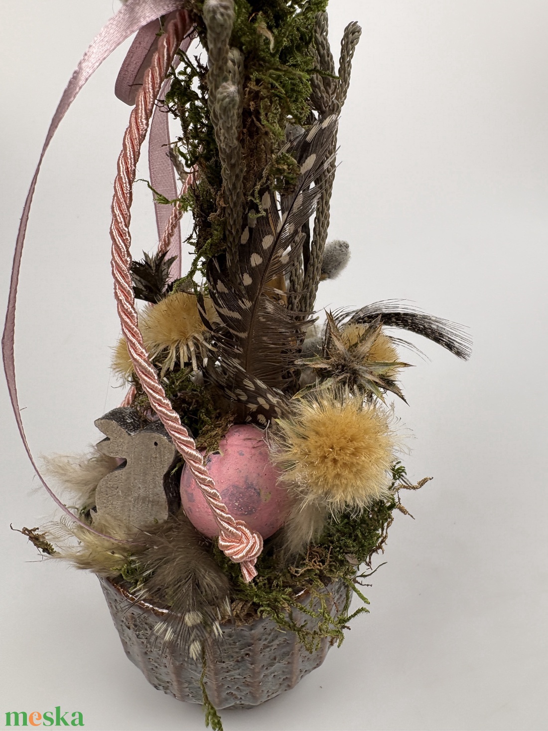 Tavaszváró, két rózsaszín fürjtojásos, gömbfácskás asztaldísz szürke-mézbarna kaspóban, növényi részekkel (TS-03)  - otthon & életmód - dekoráció - asztal és polc dekoráció - asztaldísz - Meska.hu