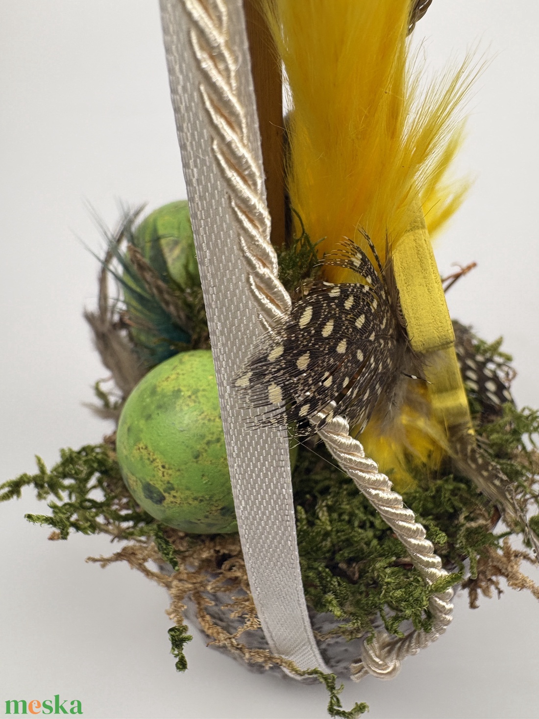 Tavaszváró, két fürjtojásos, gömbfácskás asztaldísz szürke-mézbarna kaspóban, növényi részekkel (TS-07)  - ünnepi díszek, dekorációk - húsvéti díszek és dekorációk - húsvéti asztaldíszek - Meska.hu