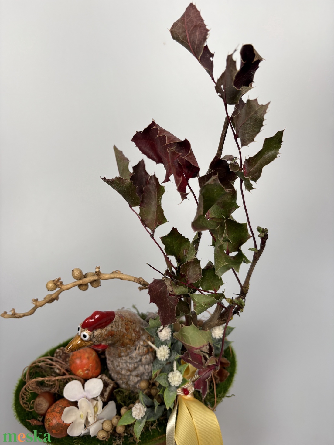 Letargia - tartós tavaszváró asztaldísz a Vén Tyúkhoz - növényi részekkel a mohás kaspó kollekcióból (P-12)  - ünnepi díszek, dekorációk - húsvéti díszek és dekorációk - húsvéti asztaldíszek - Meska.hu