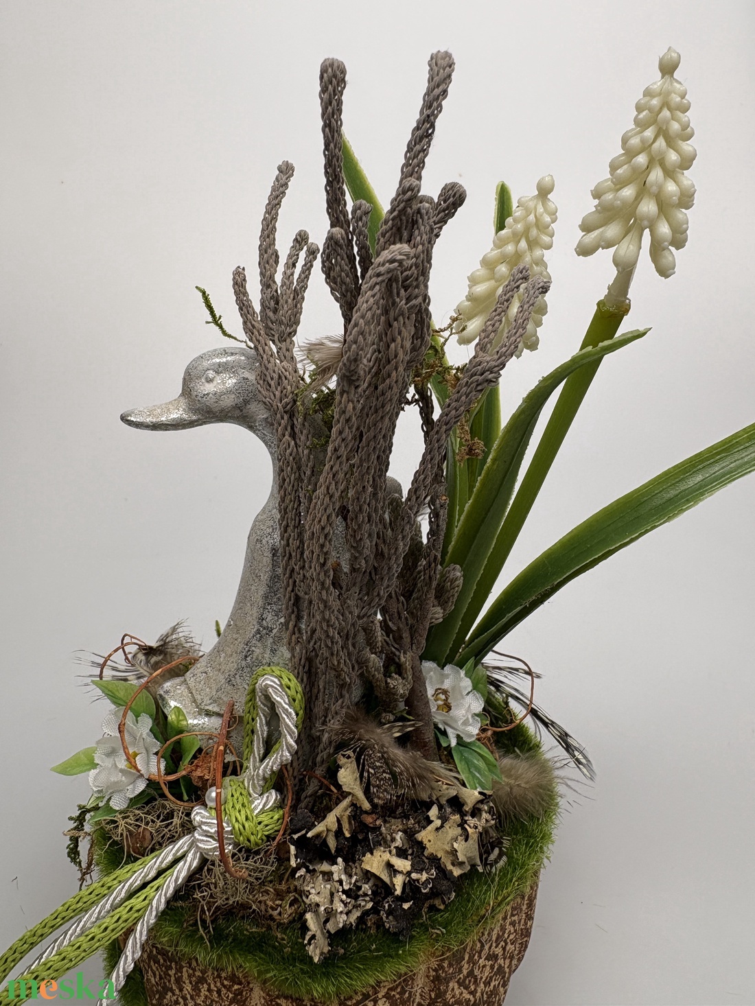 Kacsás, 2 fürjtojásos, gyöngyikés, tartós tavaszváró asztaldísz növényi részekkel a mohás kaspó kollekcióból (P-15)  - ünnepi díszek, dekorációk - húsvéti díszek és dekorációk - húsvéti asztaldíszek - Meska.hu