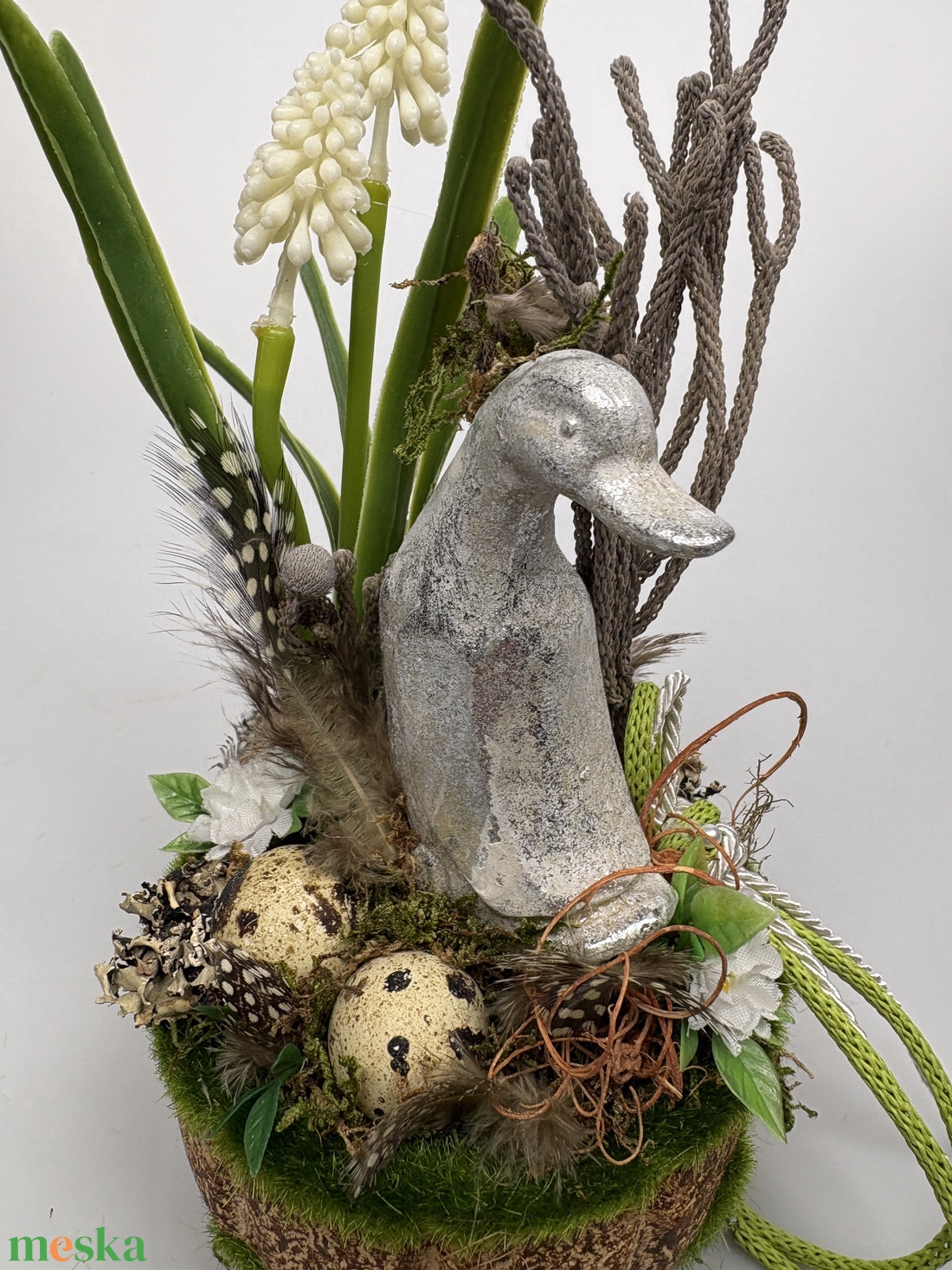 Kacsás, 2 fürjtojásos, gyöngyikés, tartós tavaszváró asztaldísz növényi részekkel a mohás kaspó kollekcióból (P-15)  - ünnepi díszek, dekorációk - húsvéti díszek és dekorációk - húsvéti asztaldíszek - Meska.hu