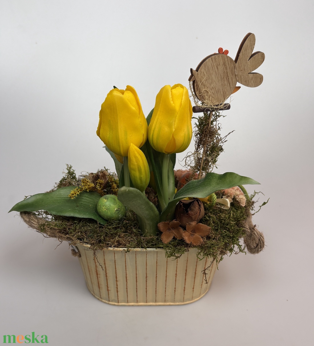Tulipános kertben -  mohaágyon nyugvó, tartós dísz fürjtojásokkal, tulipános jókedvében trillázó madárkával (P-21) - otthon & életmód - virágdekoráció - virágdíszek - virágdísz kaspóban - Meska.hu