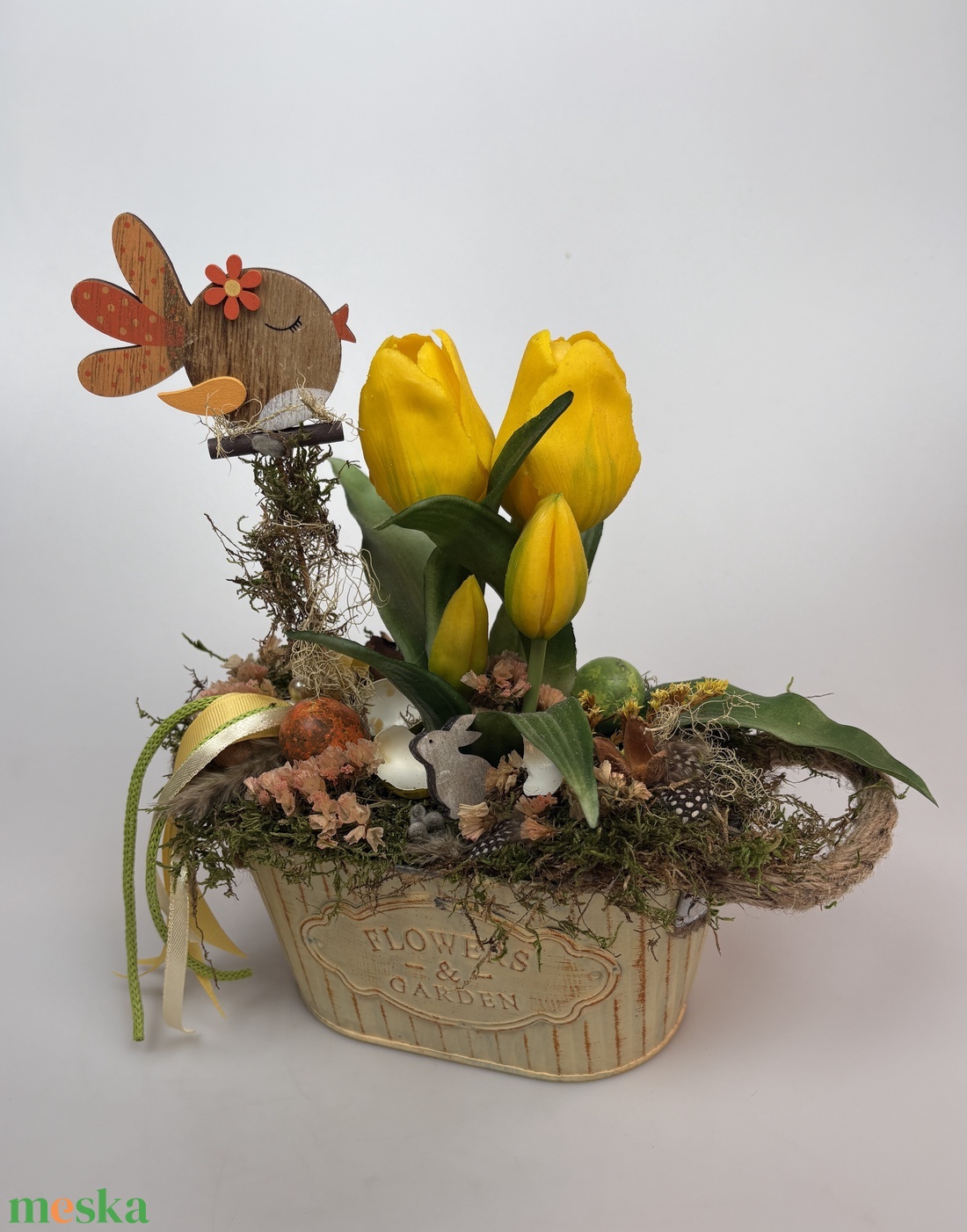 Tulipános kertben -  mohaágyon nyugvó, tartós dísz fürjtojásokkal, tulipános jókedvében trillázó madárkával (P-21) - otthon & életmód - virágdekoráció - virágdíszek - virágdísz kaspóban - Meska.hu