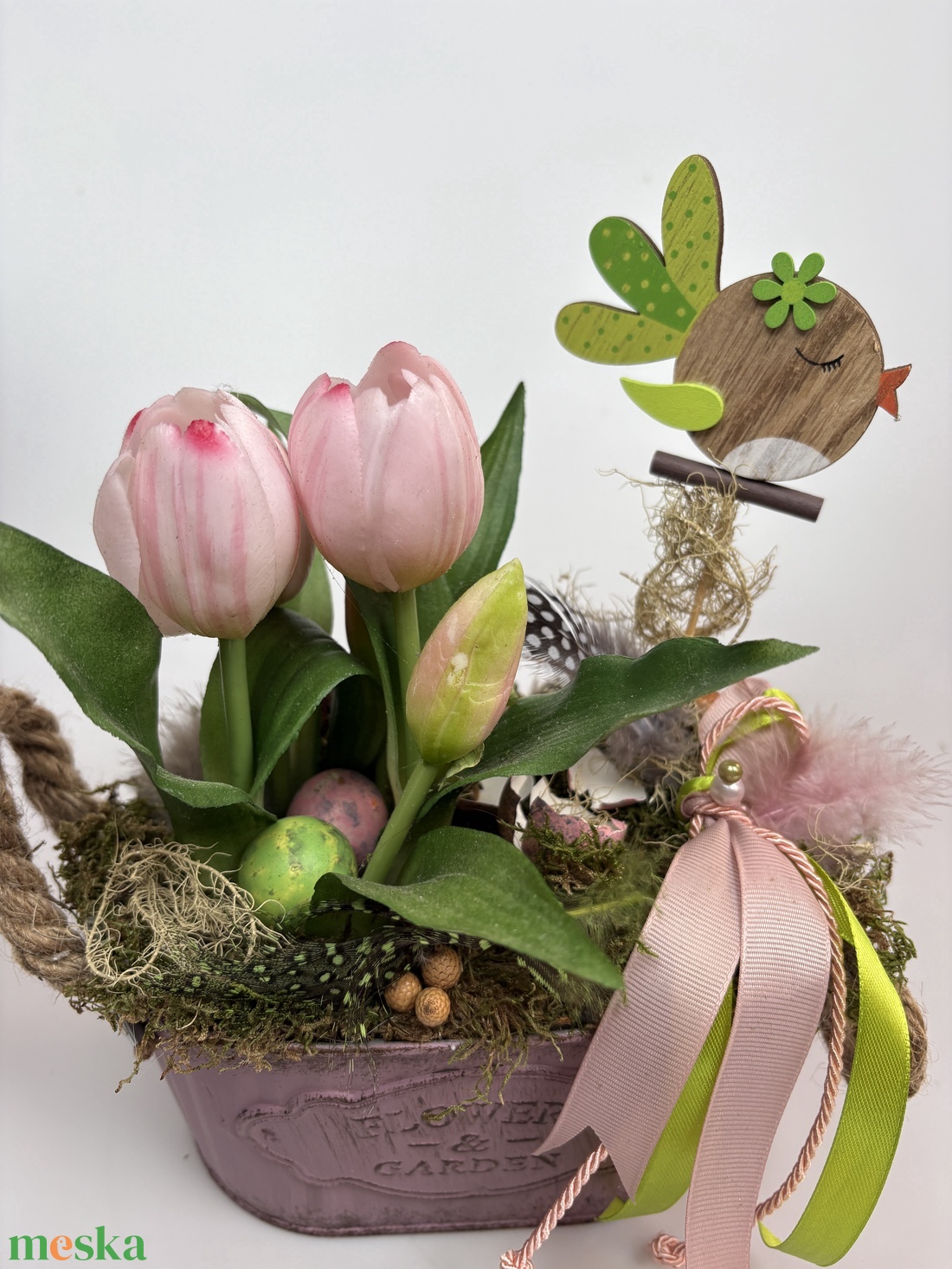 Rózsaszín tulipánkert -  mohaágyon nyugvó, tartós dísz fürjtojásokkal, tulipános jókedvében trillázó madárkával (P-22) - otthon & életmód - virágdekoráció - virágdíszek - virágdísz kaspóban - Meska.hu