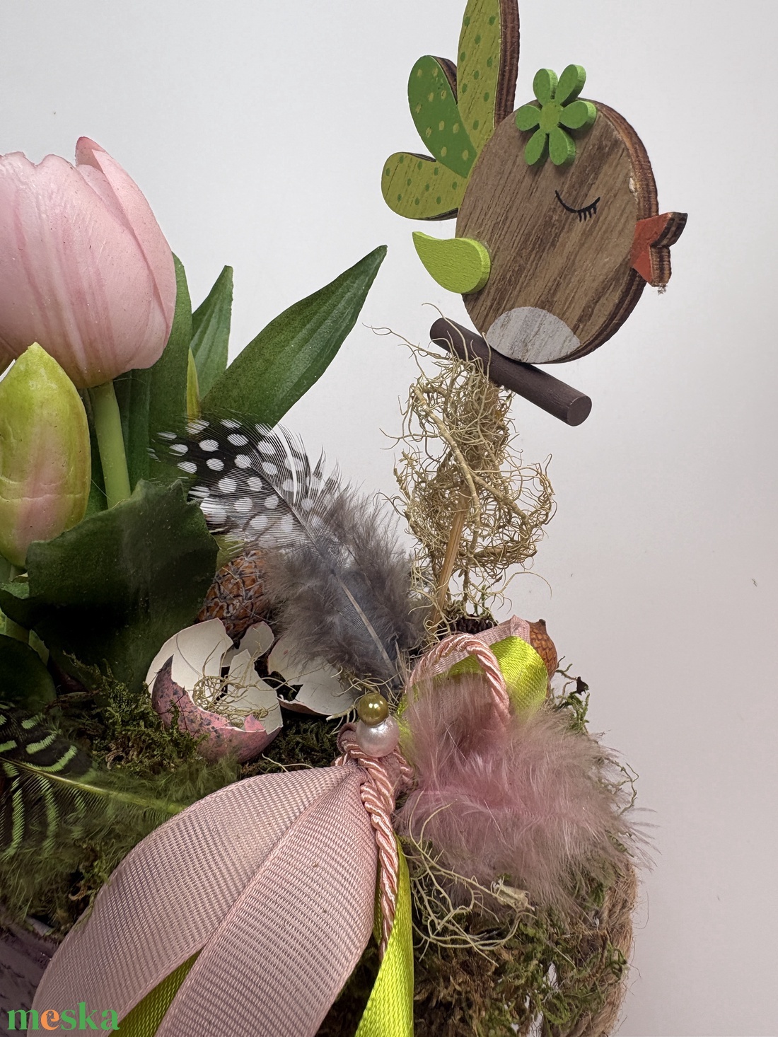Rózsaszín tulipánkert -  mohaágyon nyugvó, tartós dísz fürjtojásokkal, tulipános jókedvében trillázó madárkával (P-22) - otthon & életmód - virágdekoráció - virágdíszek - virágdísz kaspóban - Meska.hu