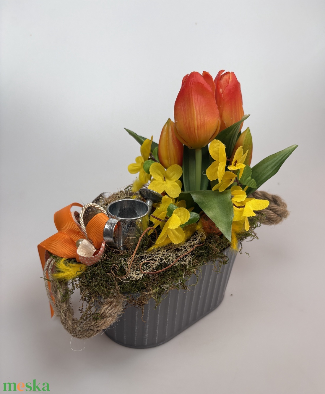 Narancspiros tulipánkert - mohaágyon nyugvó, tartós dísz fürjtojásokkal, locsolókannával (P-23) - otthon & életmód - virágdekoráció - virágdíszek - virágdísz kaspóban - Meska.hu