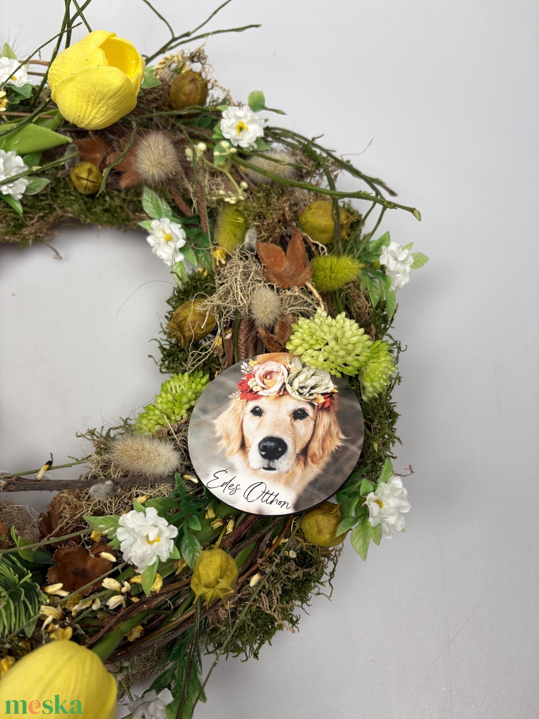 Kócos, vesszős, tulipános tavaszi ajtódísz  síkalapra kutyabarátoknak szánt fatáblával - otthon & életmód - dekoráció - ajtó- és ablak dekoráció - ajtódísz & kopogtató - Meska.hu