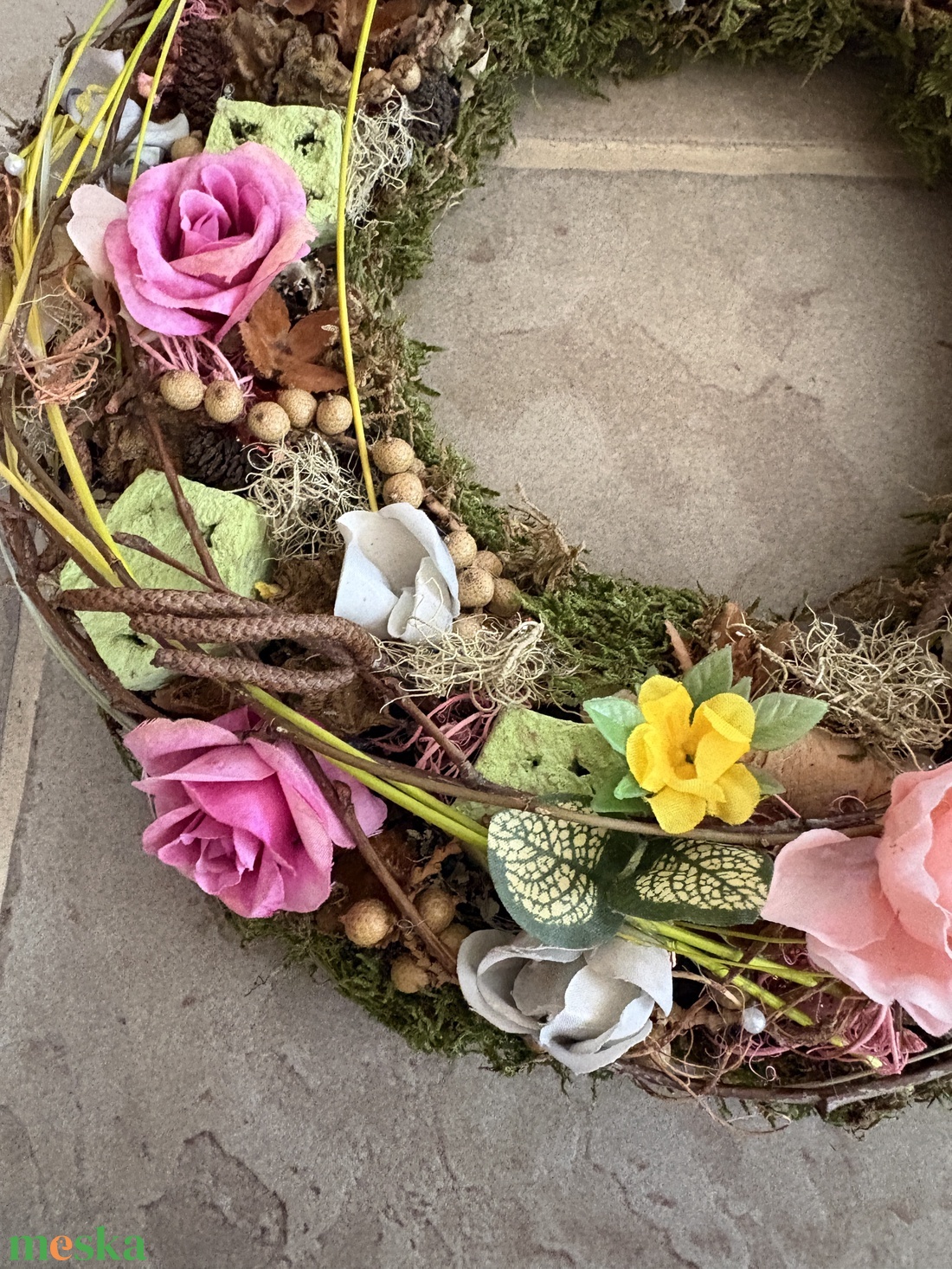 Villantós.5 - Pehelykönnyű ajtódísz napfényben megcsillanó rosegold elemekkel és sünis Édes Otthon fatáblácskával - otthon & életmód - dekoráció - ajtó- és ablak dekoráció - ajtódísz & kopogtató - Meska.hu