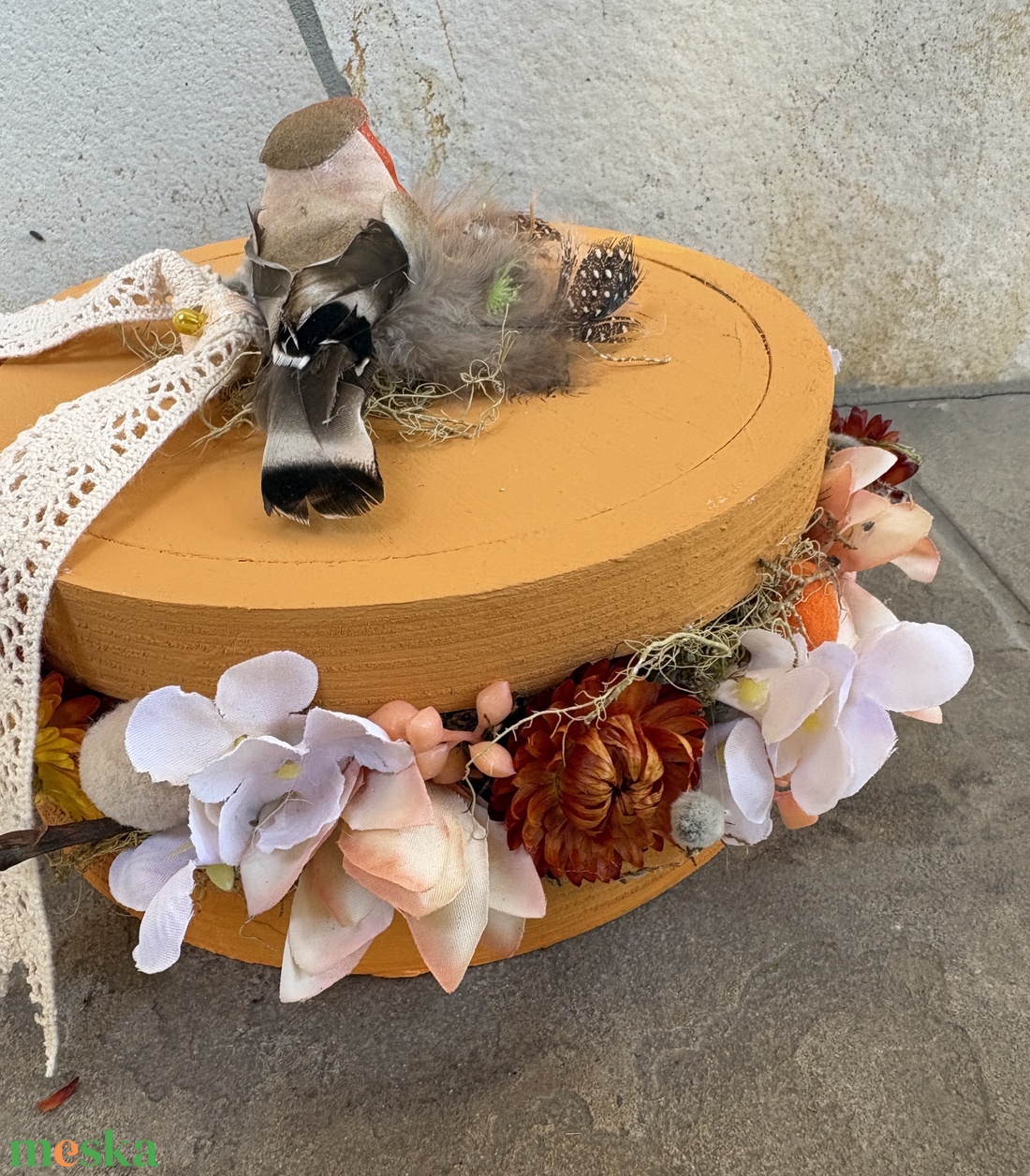 Sárgarépaszínű, madárkás, tartós tavaszi asztaldísz a virágszendvics kollekcióból (P-24)  - ünnepi díszek, dekorációk - húsvéti díszek és dekorációk - húsvéti asztaldíszek - Meska.hu