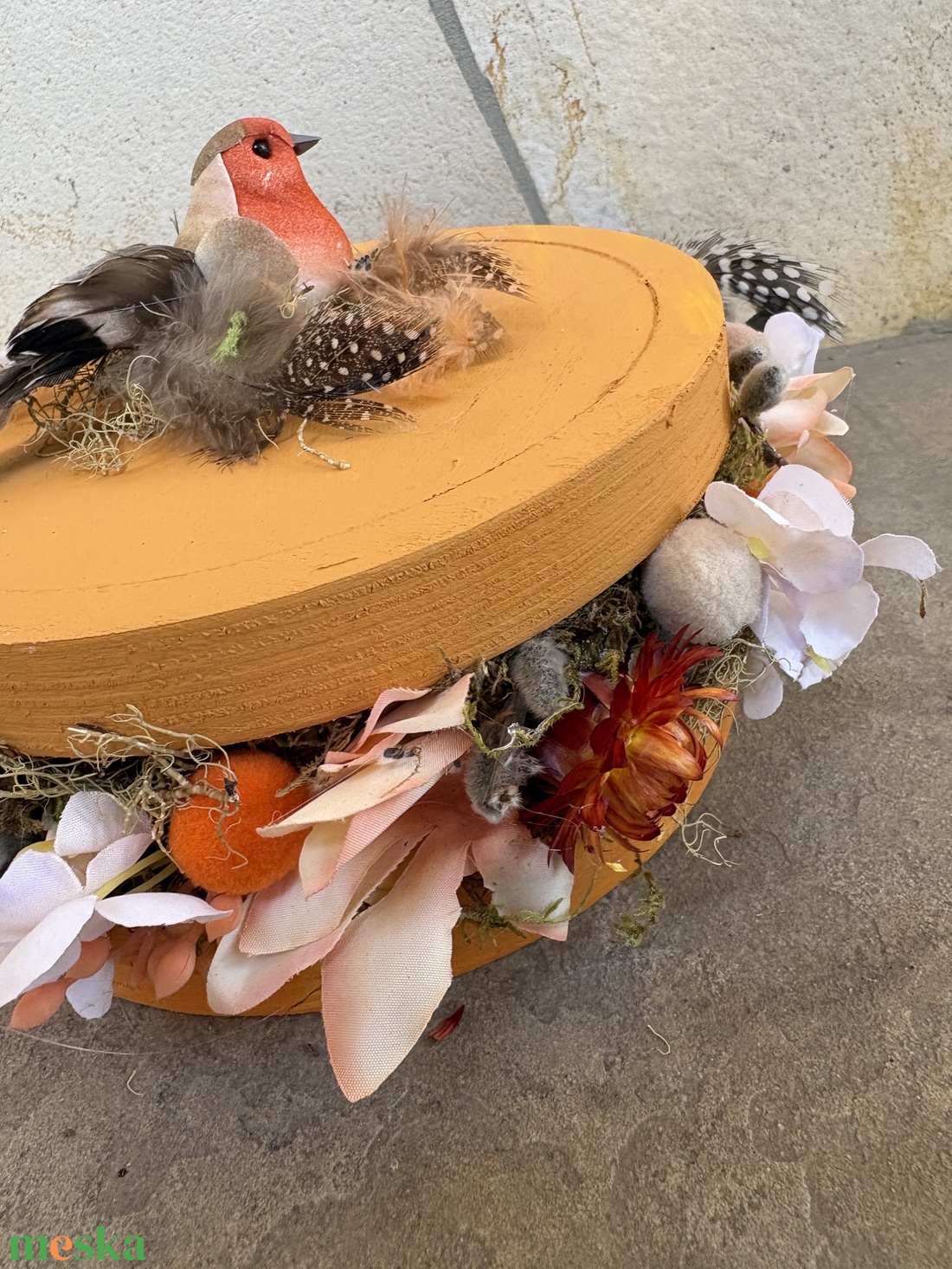 Sárgarépaszínű, madárkás, tartós tavaszi asztaldísz a virágszendvics kollekcióból (P-24)  - ünnepi díszek, dekorációk - húsvéti díszek és dekorációk - húsvéti asztaldíszek - Meska.hu