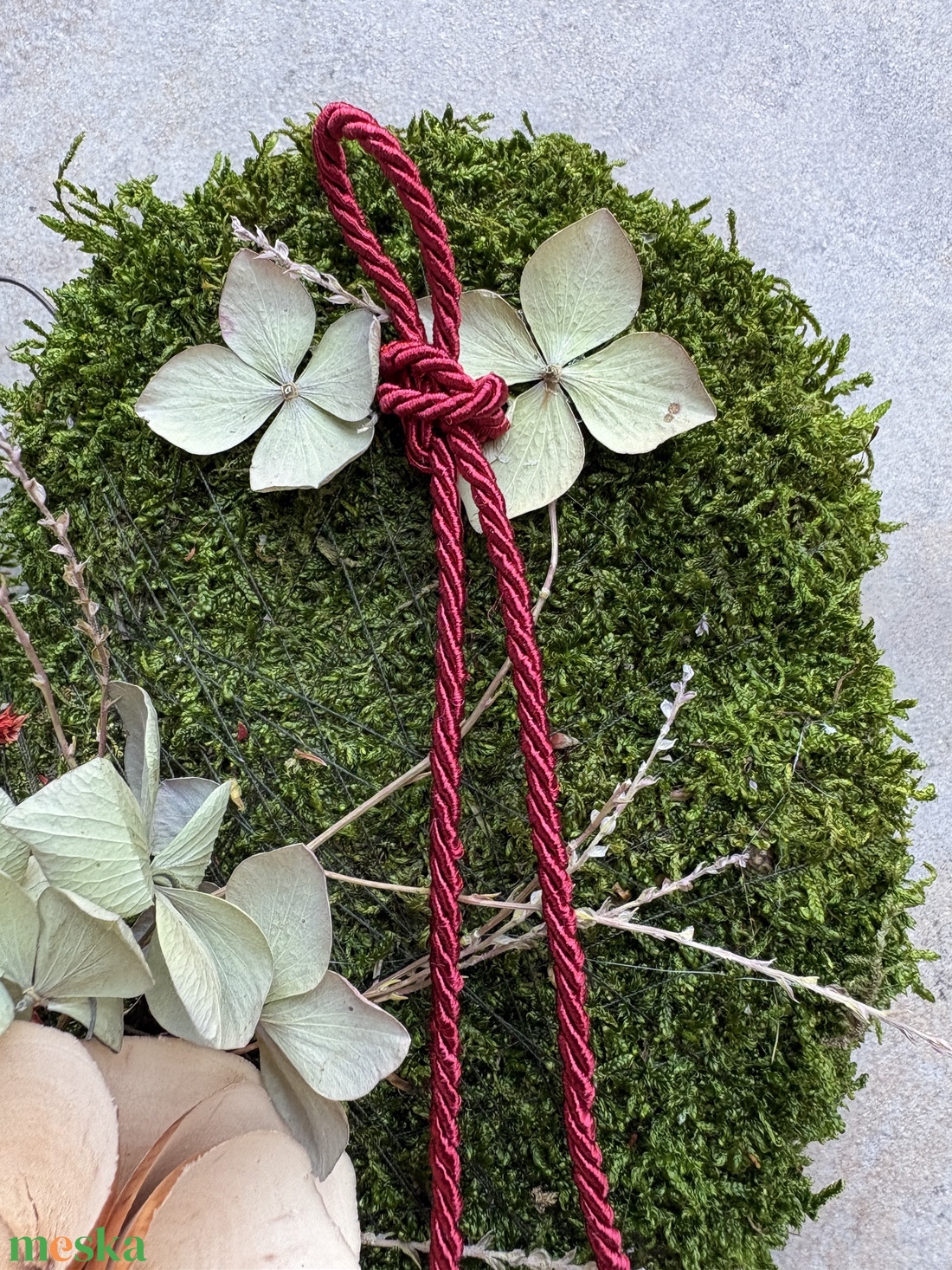 Elfogadás - elegáns, szárazvirágokkal és termésekkel díszített, kegyeleti mohakoszorú (K-04)  - otthon & életmód - vallás - temetkezési tárgy - sírdísz, kegyeleti dísz - Meska.hu
