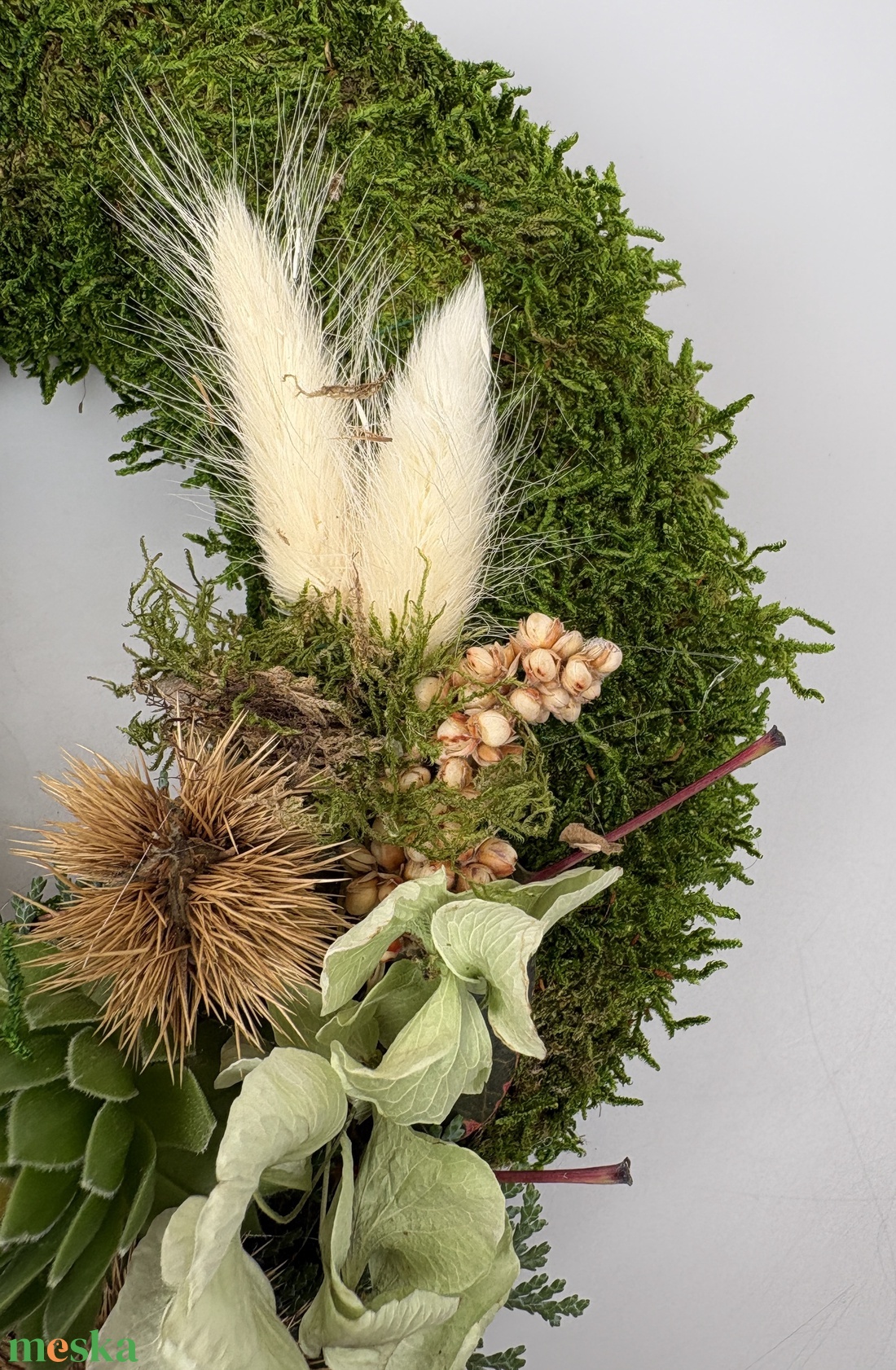 Együttérzés - 2 kövirózsás, elegáns, szárazvirágokkal és termésekkel díszített, kegyeleti mohakoszorú (K-24)  - otthon & életmód - vallás - temetkezési tárgy - sírdísz, kegyeleti dísz - Meska.hu