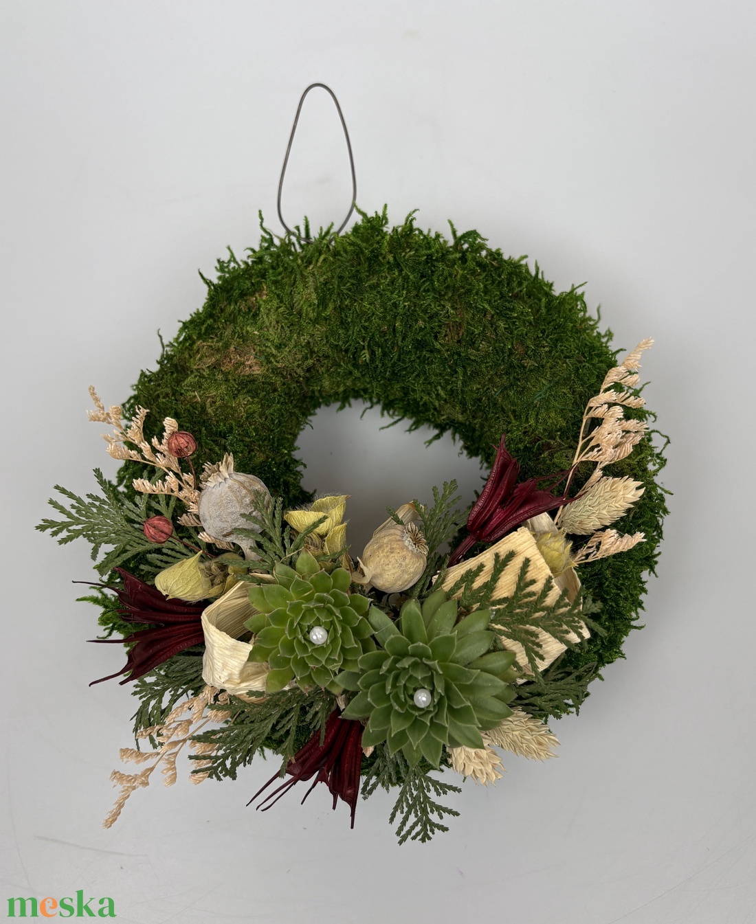 Kitartás - 2 kövirózsás, elegáns, szárazvirágokkal és termésekkel díszített, kegyeleti mohakoszorú (K-38)  - otthon & életmód - vallás - temetkezési tárgy - sírkoszorú, kegyeleti koszorú - Meska.hu