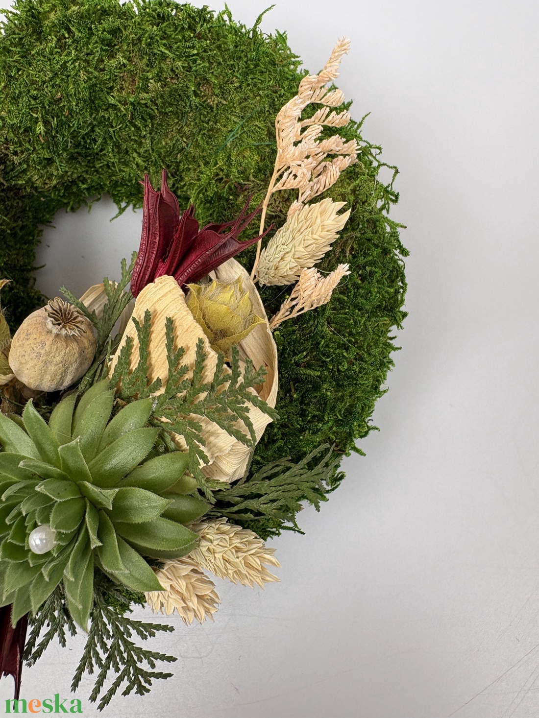 Kitartás - 2 kövirózsás, elegáns, szárazvirágokkal és termésekkel díszített, kegyeleti mohakoszorú (K-38)  - otthon & életmód - vallás - temetkezési tárgy - sírkoszorú, kegyeleti koszorú - Meska.hu