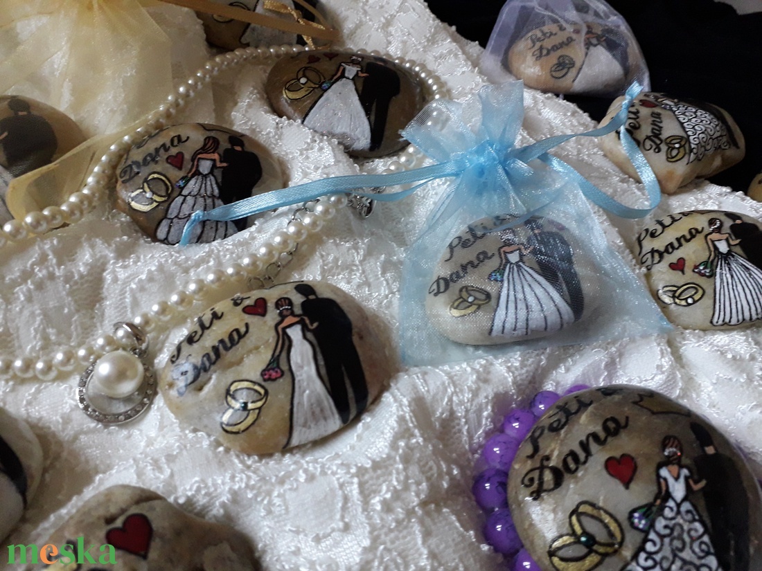 Esküvői kézzel festett kavics - esküvő - dekoráció - tábla & jelzés - Meska.hu