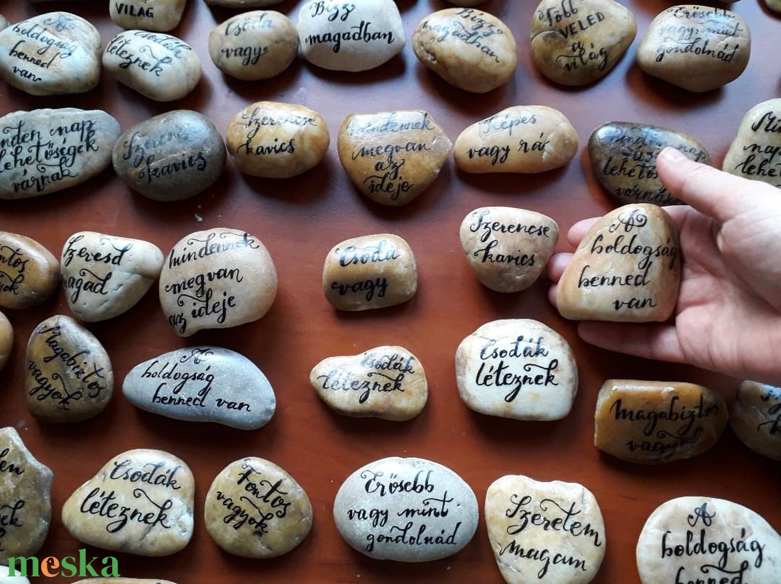 Kézzel festett, írt kavicsüzenet - művészet - festmény - akril - Meska.hu