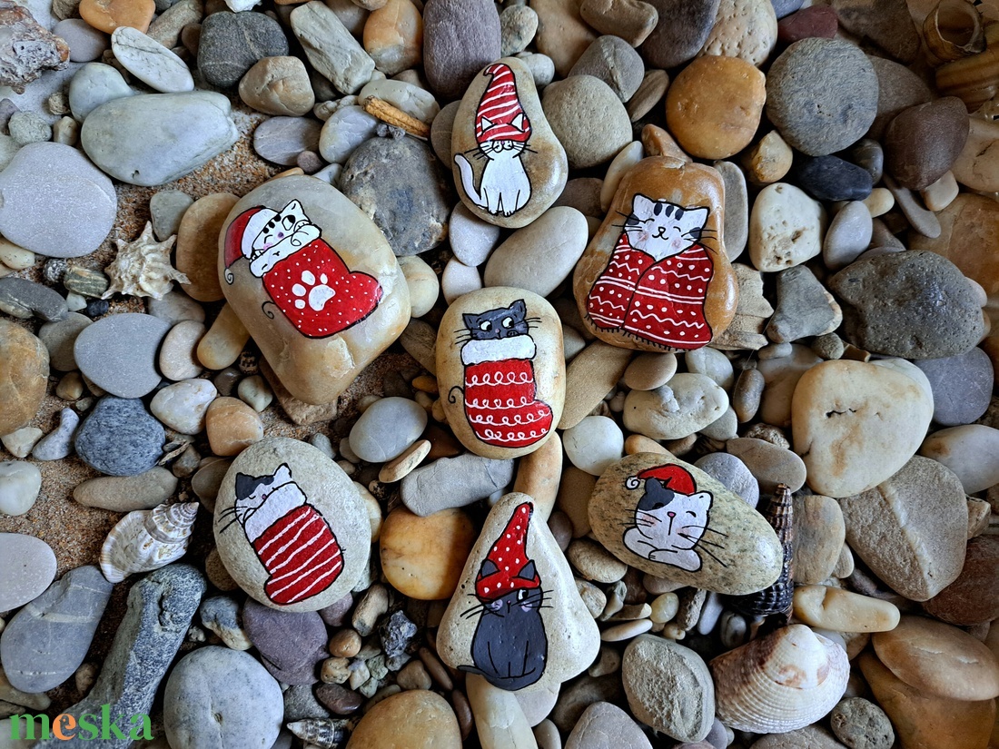 Kézzel festett karácsonyi cicás kavicsok - otthon & életmód - dekoráció - asztal és polc dekoráció - kavics & kő - Meska.hu