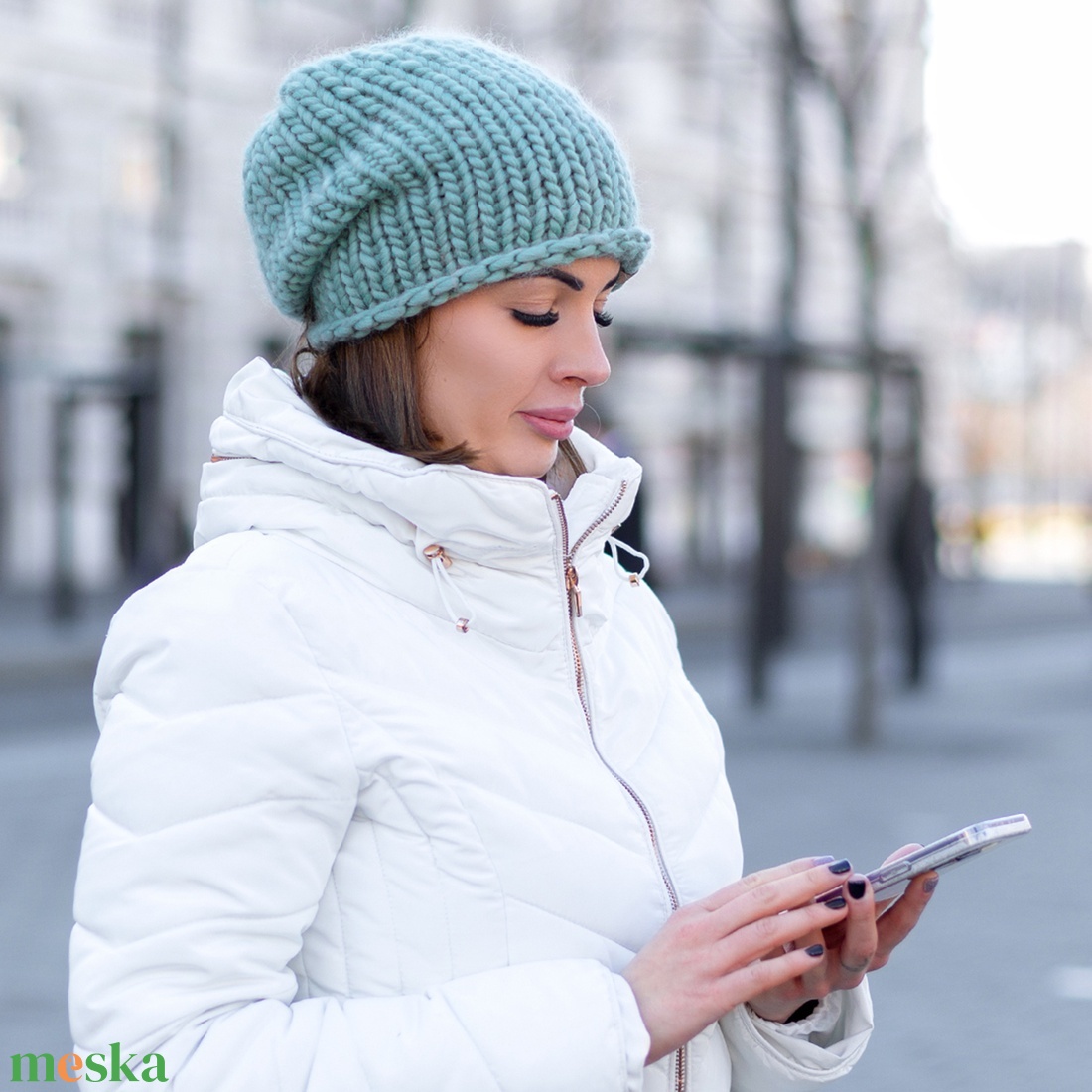 Eukaliptusz zöld, kötött slouchy fazonú női sapka  - ruha & divat - sál, sapka, kendő - sapka & sál szett - Meska.hu