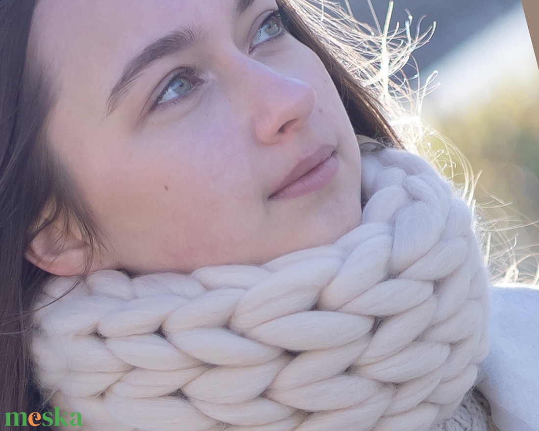 Krém színű női körsál nyakmelegítő  extra vastag, kézzel kötött designer gyapjú csősál - ruha & divat - sál, sapka, kendő - sál - Meska.hu