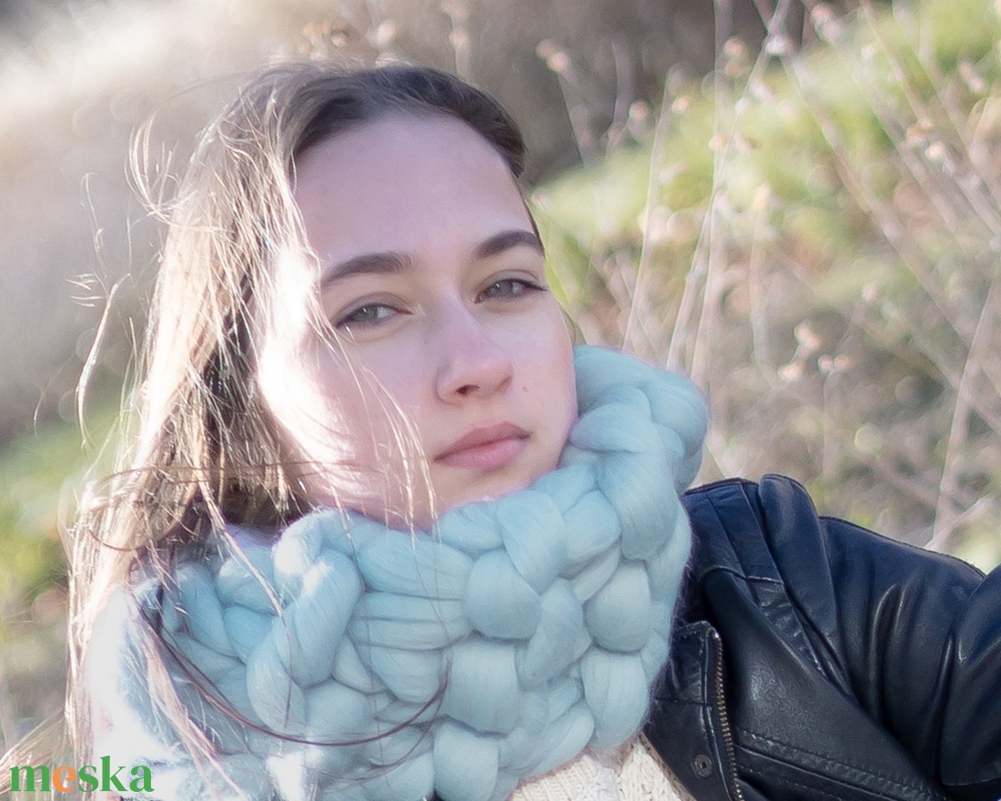 Női körsál: zsálya színű, extra vastag, kötött gyapjú bebújós sál - ruha & divat - sál, sapka, kendő - sál - Meska.hu