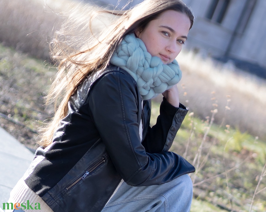 Női körsál: zsálya színű, extra vastag, kötött gyapjú bebújós sál - ruha & divat - sál, sapka, kendő - sál - Meska.hu