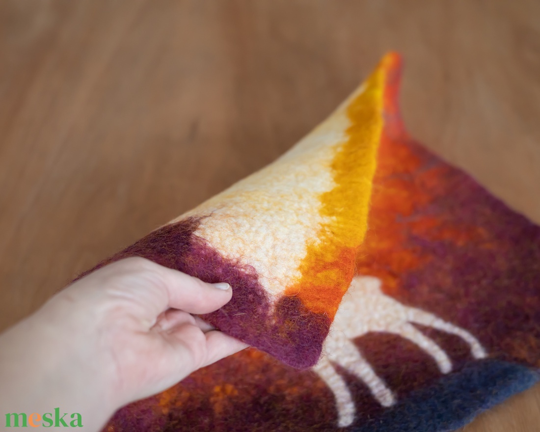 Egyedi, nemezelt kép szarvas / gímszarvas motívummal, vörös-sárga naplemente árnyalatokban - művészet - textilkép - egyéb - Meska.hu