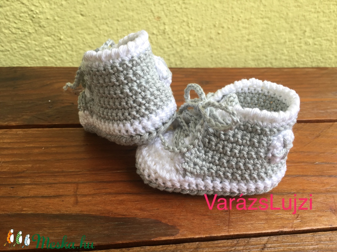 Horgolt baba cipő Convers -  - Meska.hu
